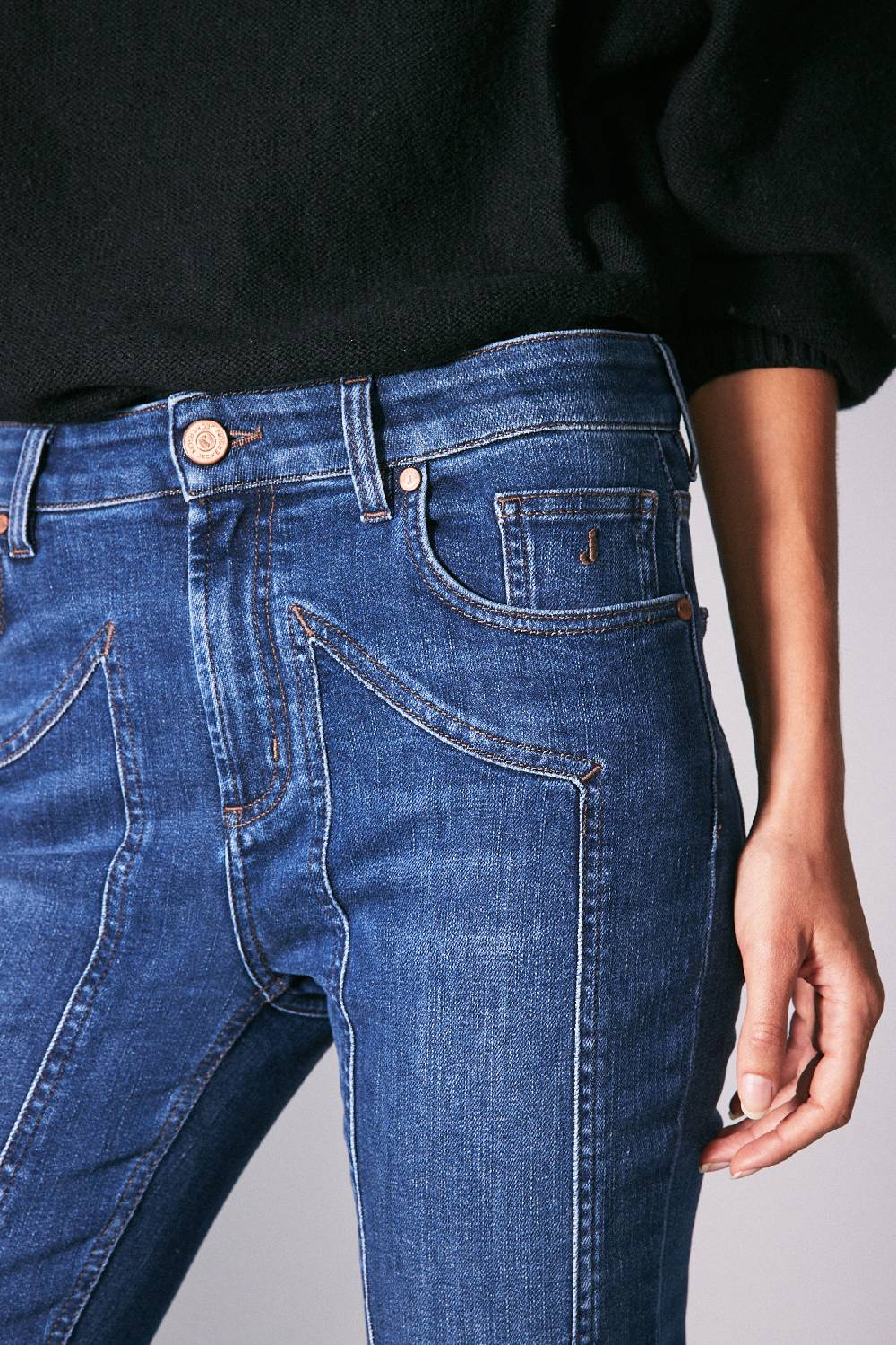 Jeckerson 5 tasche skinny con toppa in denim blu scuro Hotsell