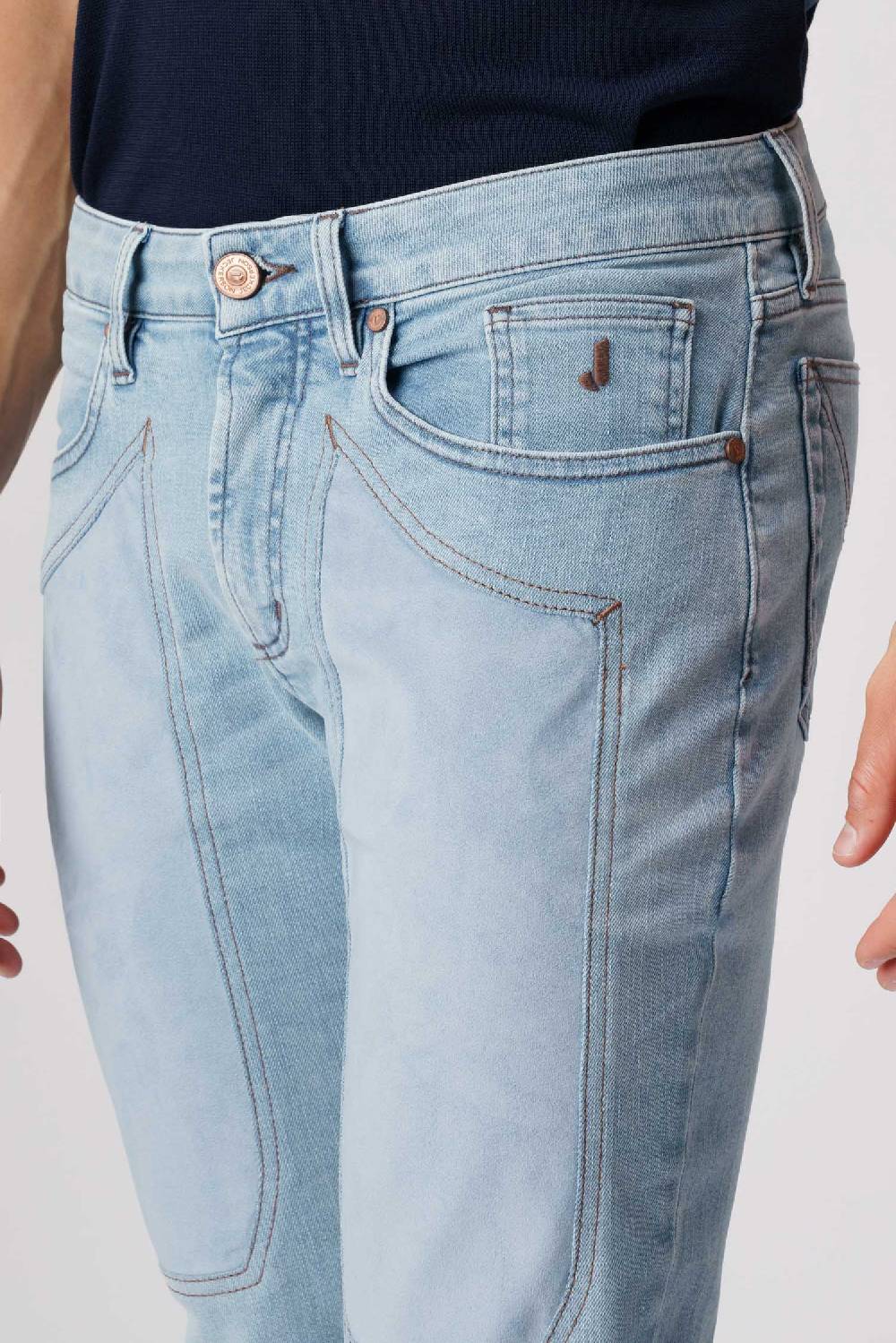 Jeckerson James - Pantalone 5 tasche con toppa in comfort denim blu chiaro 2025