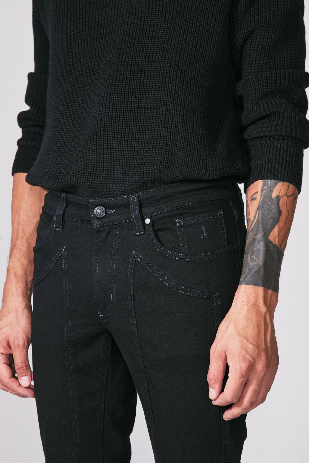 Jeckerson Pantalone 5 tasche in denim nero rinse con toppa in Alcantara® In Vendita