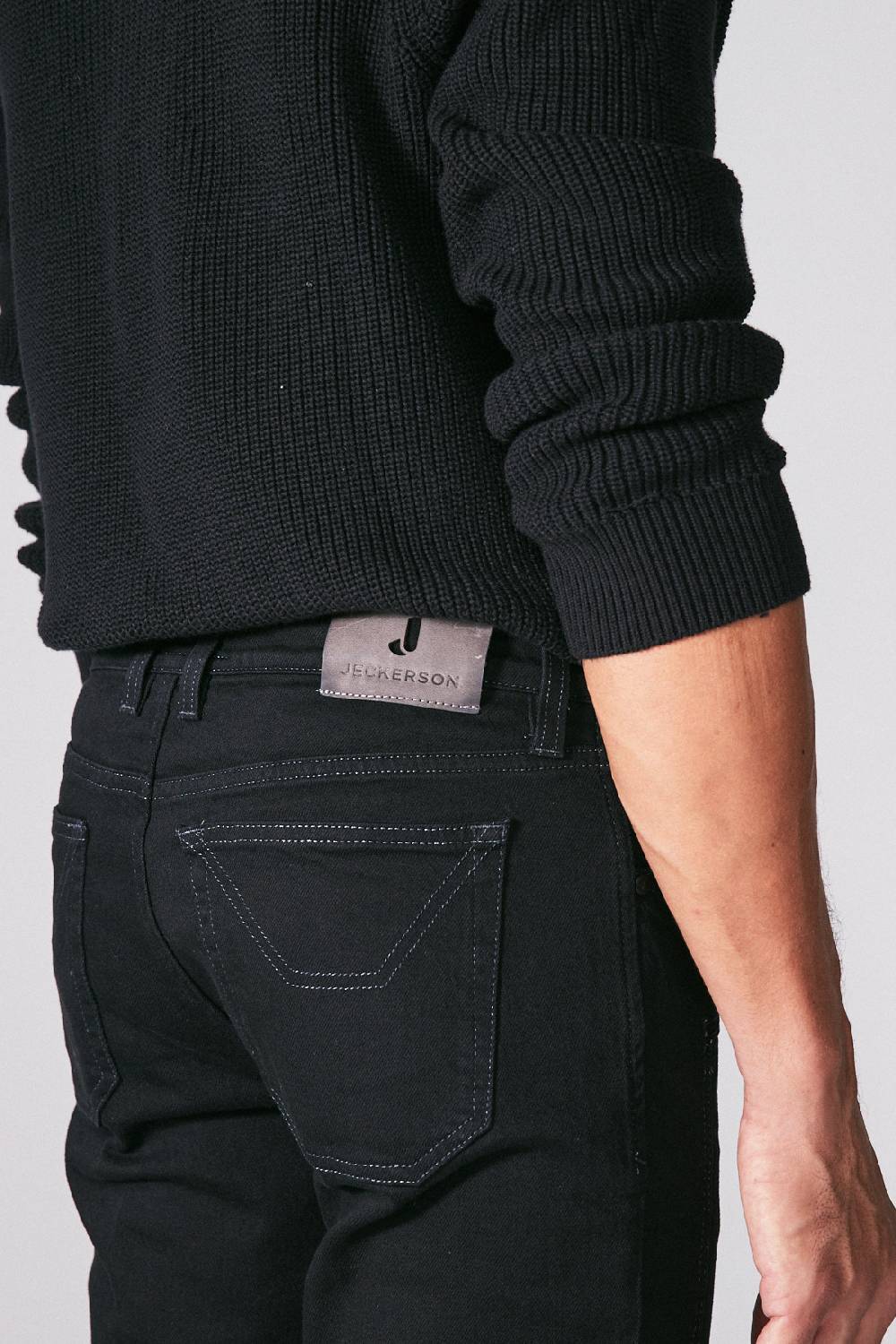 Jeckerson Pantalone 5 tasche in denim nero rinse con toppa in Alcantara® In Vendita