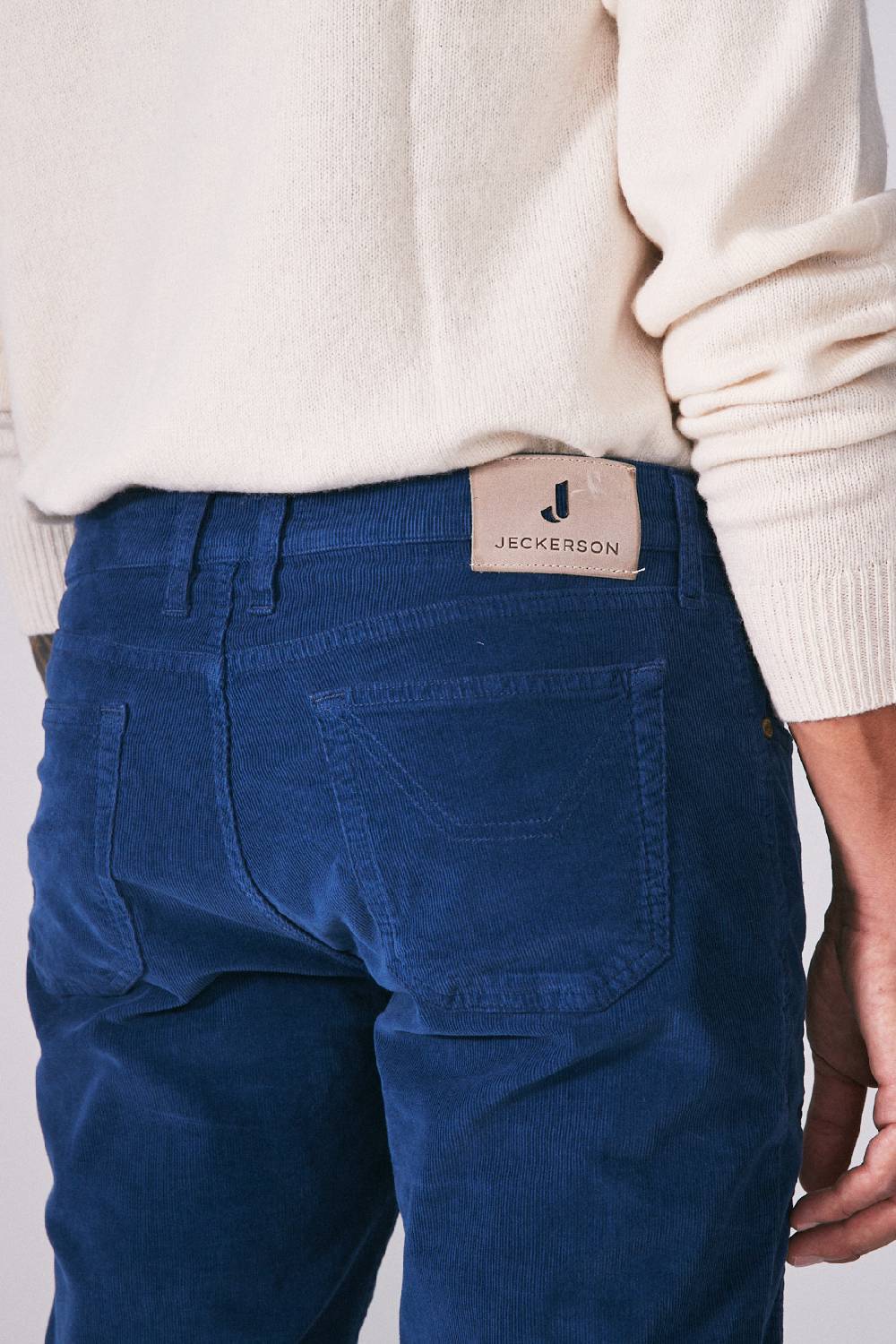 Jeckerson Pantalone slim fit in velluto con toppa in tono I Più Venduti
