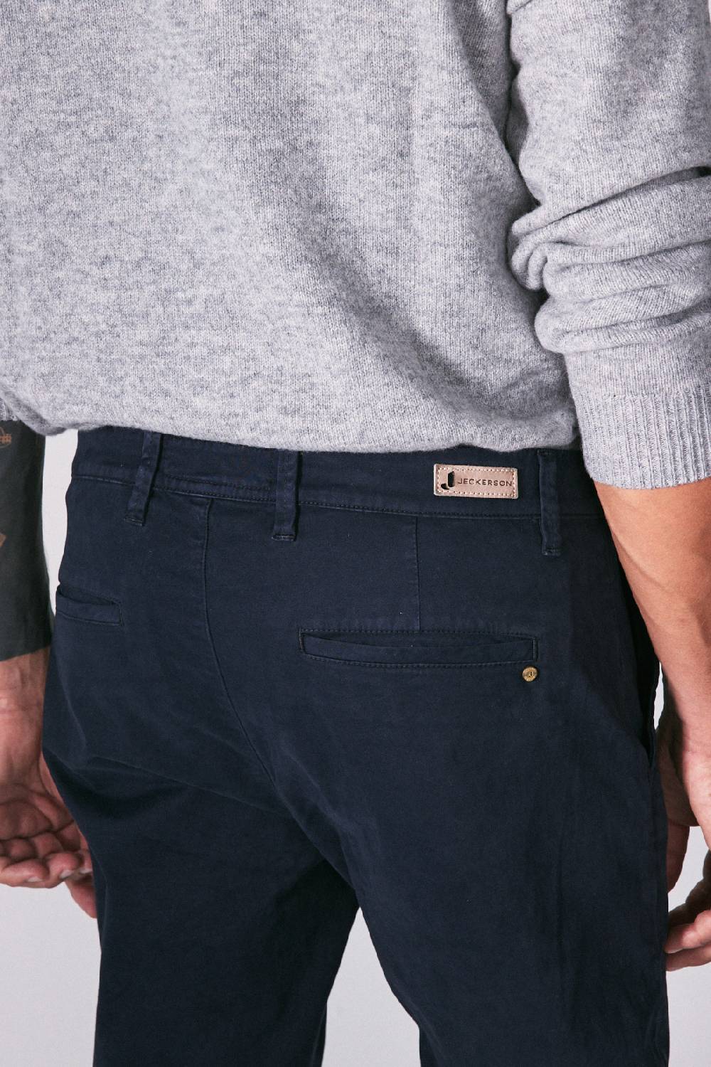 Jeckerson Chino in raso stretch con risvolto Negozio