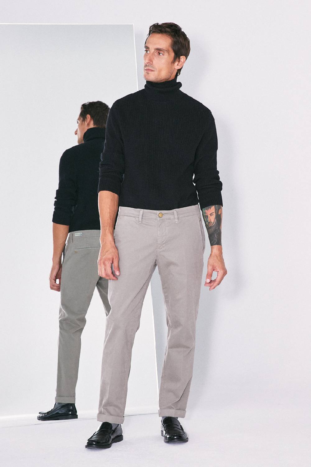Jeckerson Chino in raso stretch con risvolto Negozio