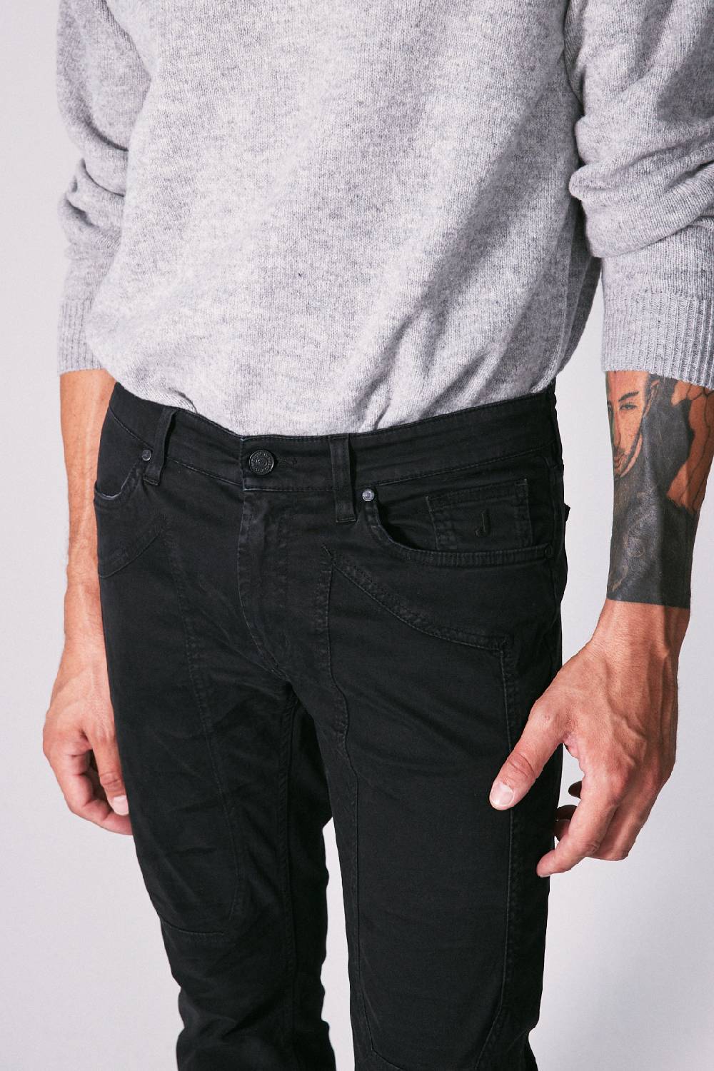 Jeckerson Pantalone slim fit in raso stretch con toppa In Saldo