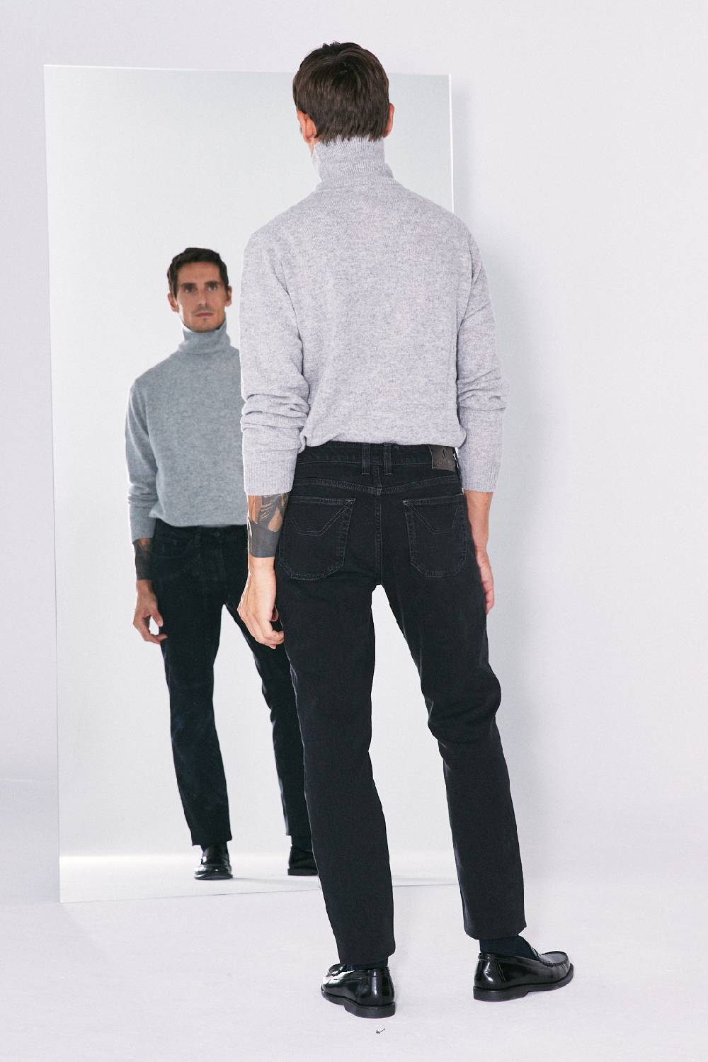 Jeckerson Pantalone 5 tasche in denim nero rinse con toppa in tono Nuova
