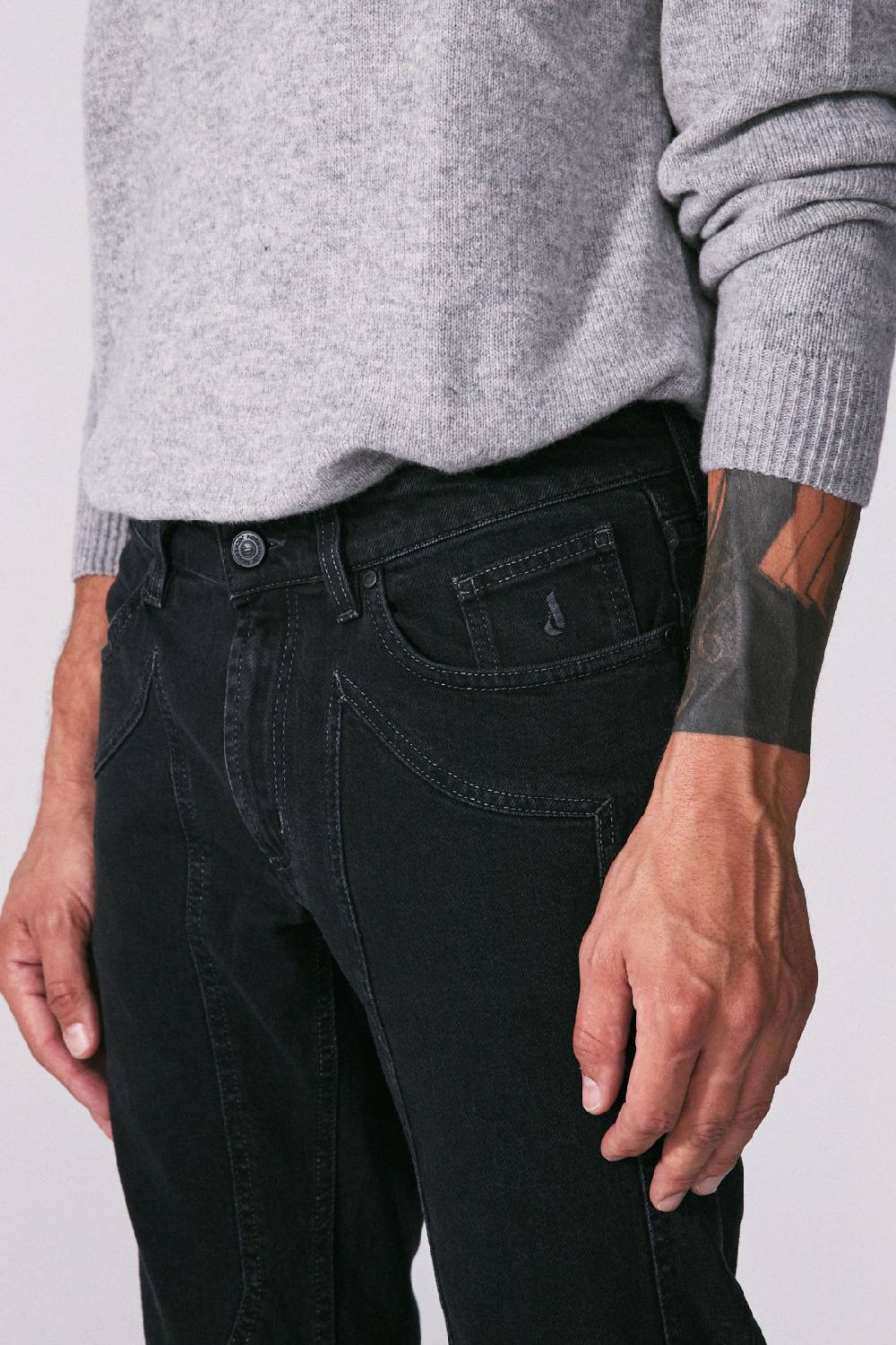 Jeckerson Pantalone 5 tasche in denim nero rinse con toppa in tono Nuova
