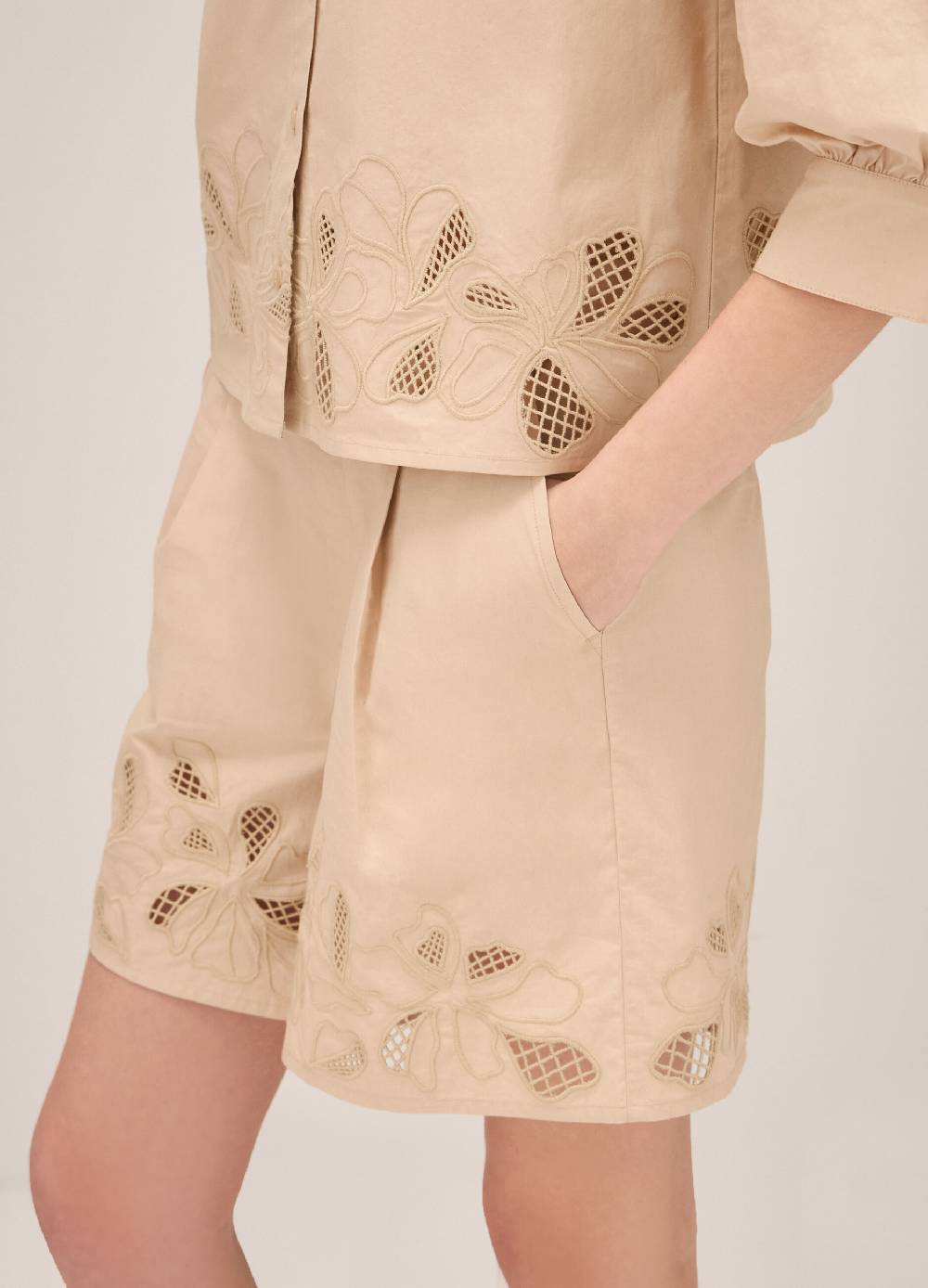 LES COPAINSShorts in cotone con ricamo Moda