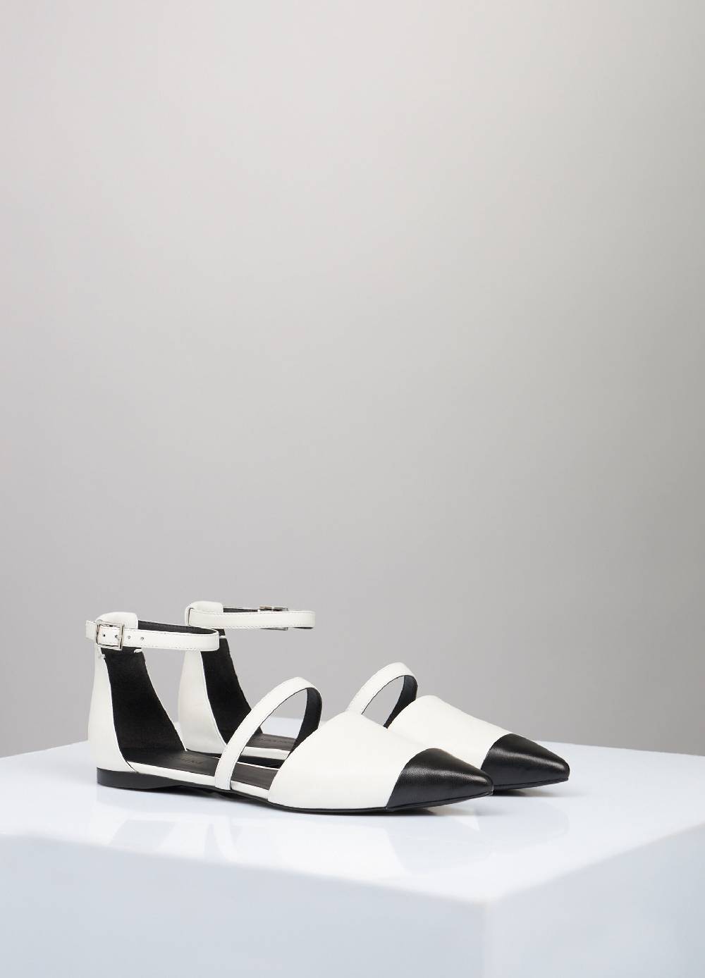 LES COPAINSBallerine in vera pelle con laccetto alla caviglia