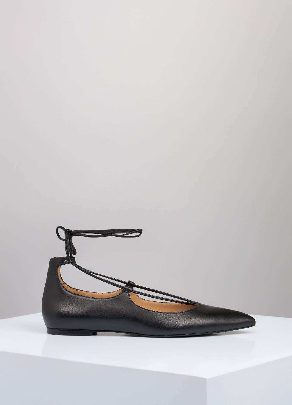 LES COPAINSBallerine in vera pelle con laccetti Shopping Online