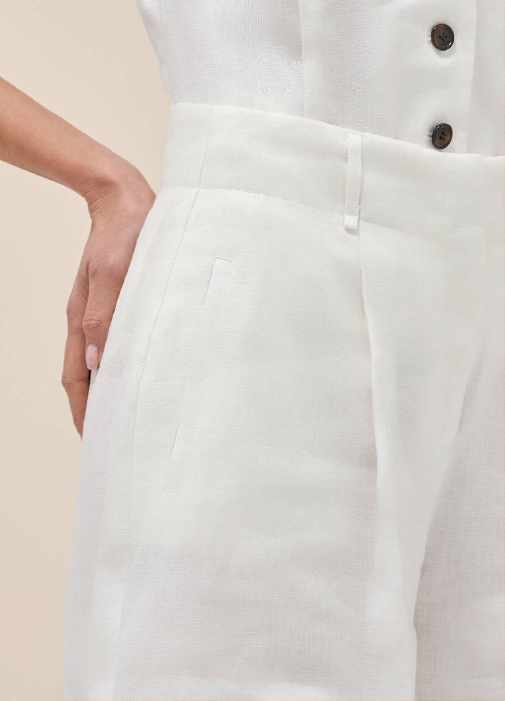 LES COPAINSPantaloni shorts in lino Italy
