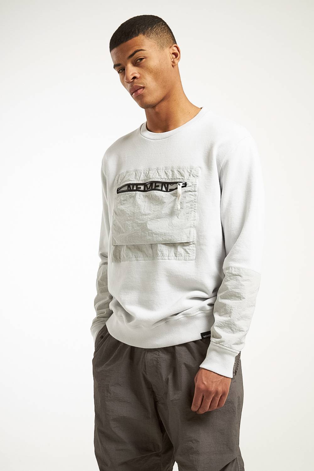 NemeN NMN_E23130F_216 [JYNX – CHEST POCKET ROUNDNECK] In Vendita