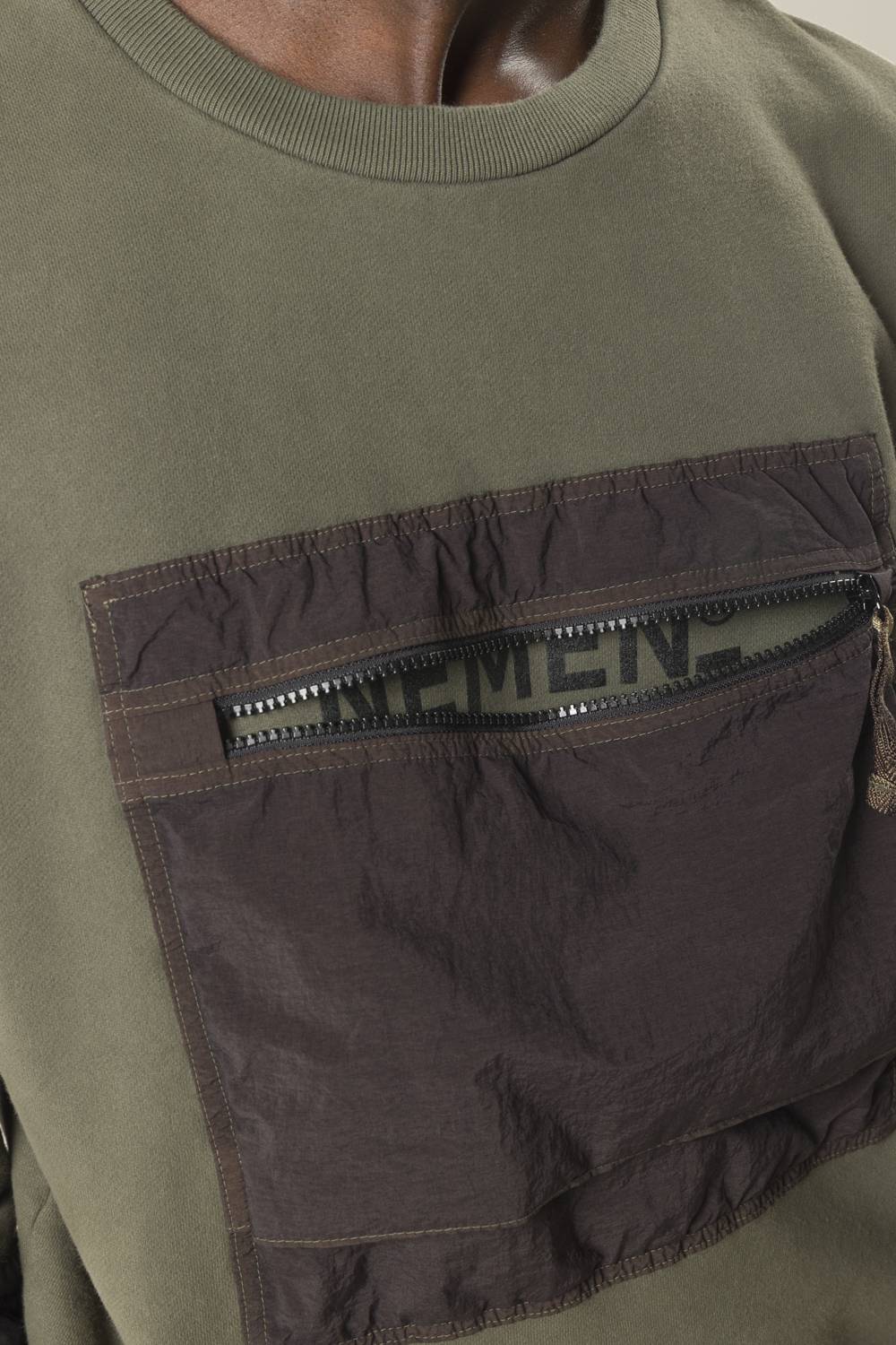 NemeN NMN_E22130F_068 [JYNX CHEST POCKET SWEATSHIRT] Qualità