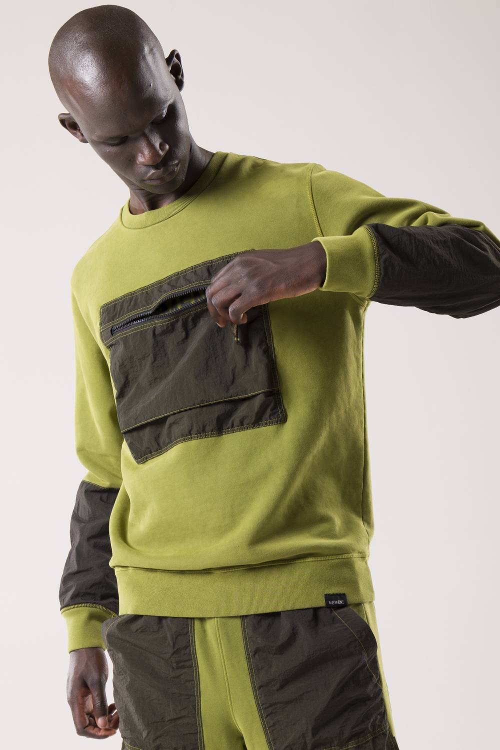 NemeN NMN_E22130F_207 [JYNX CHEST POCKET SWEATSHIRT] Vendita