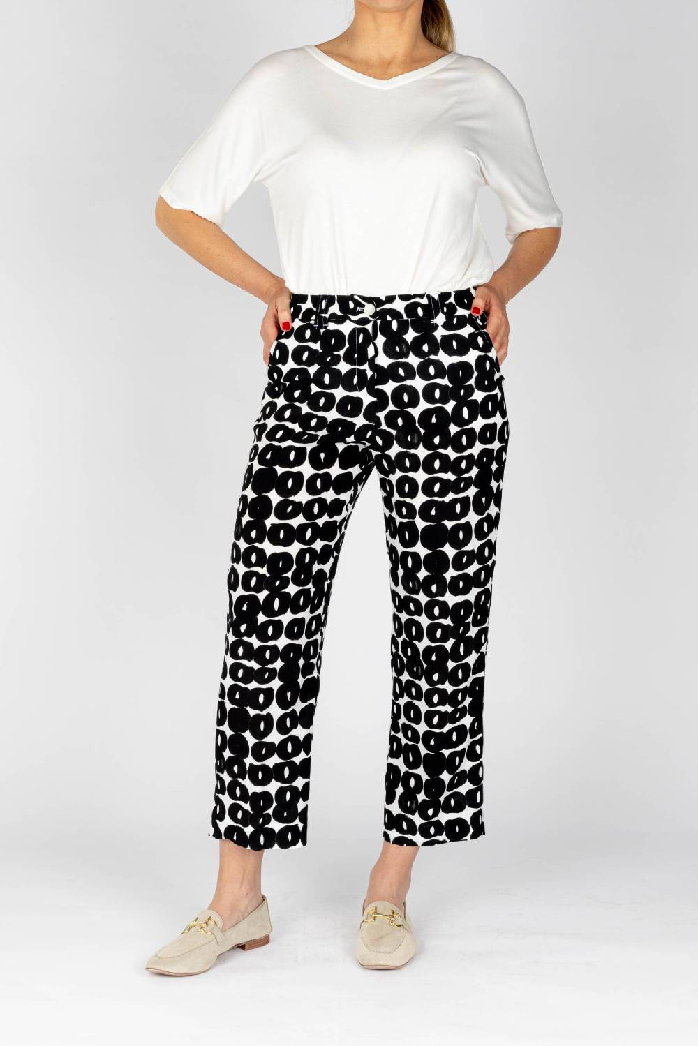 L.Pucci Pantaloni colore nero gamba larga tessuto viscosa stampa cerchio Moda