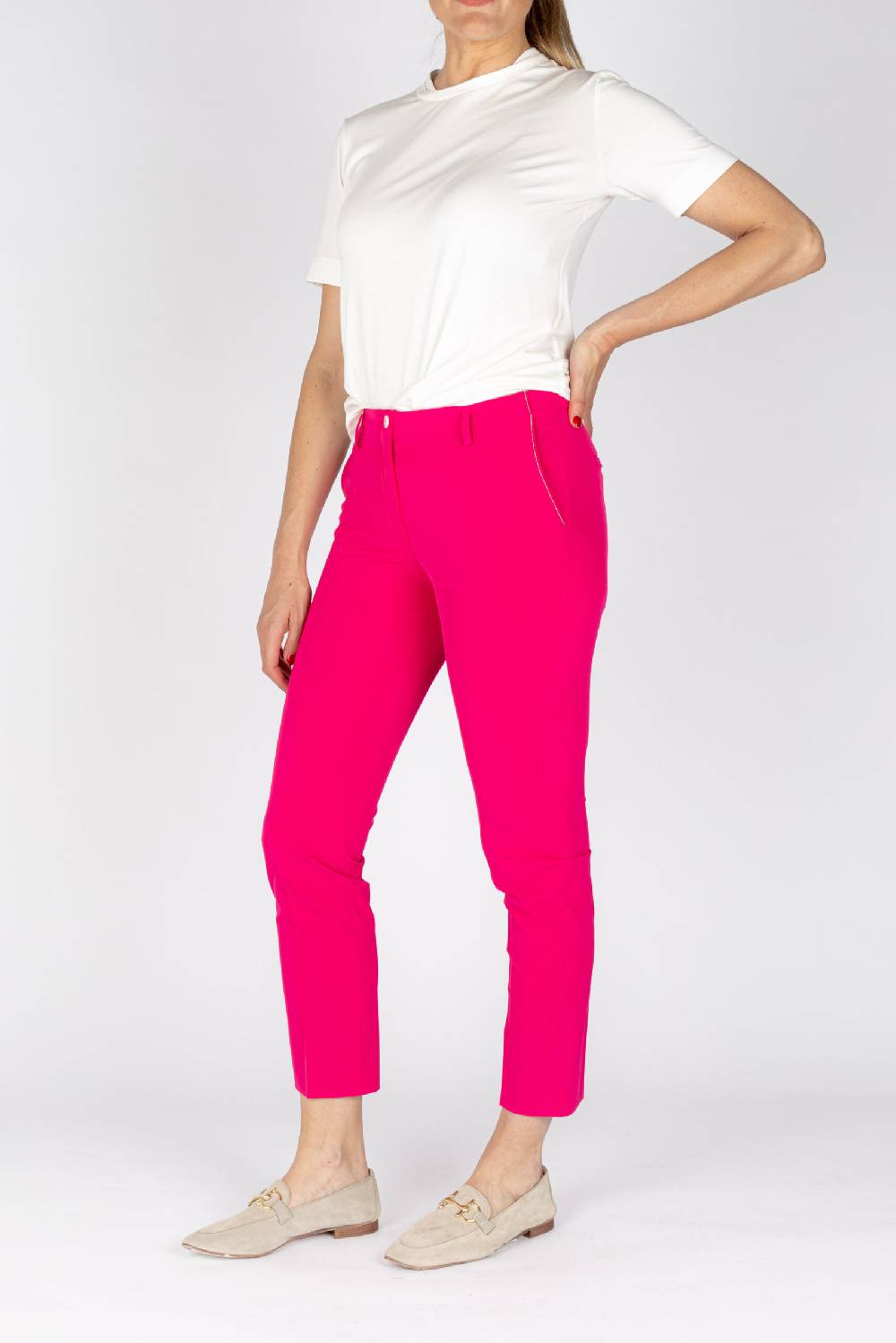L.Pucci Pantaloni modello gamba stretta tessuto tecnico stretch colore fucsia Italia
