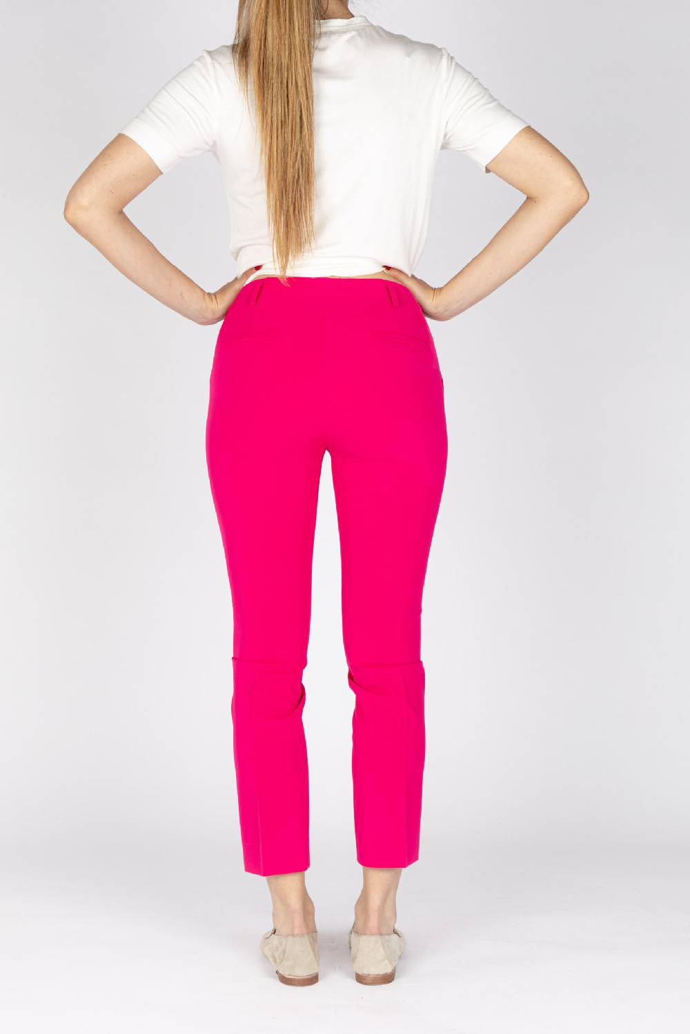 L.Pucci Pantaloni modello gamba stretta tessuto tecnico stretch colore fucsia Italia