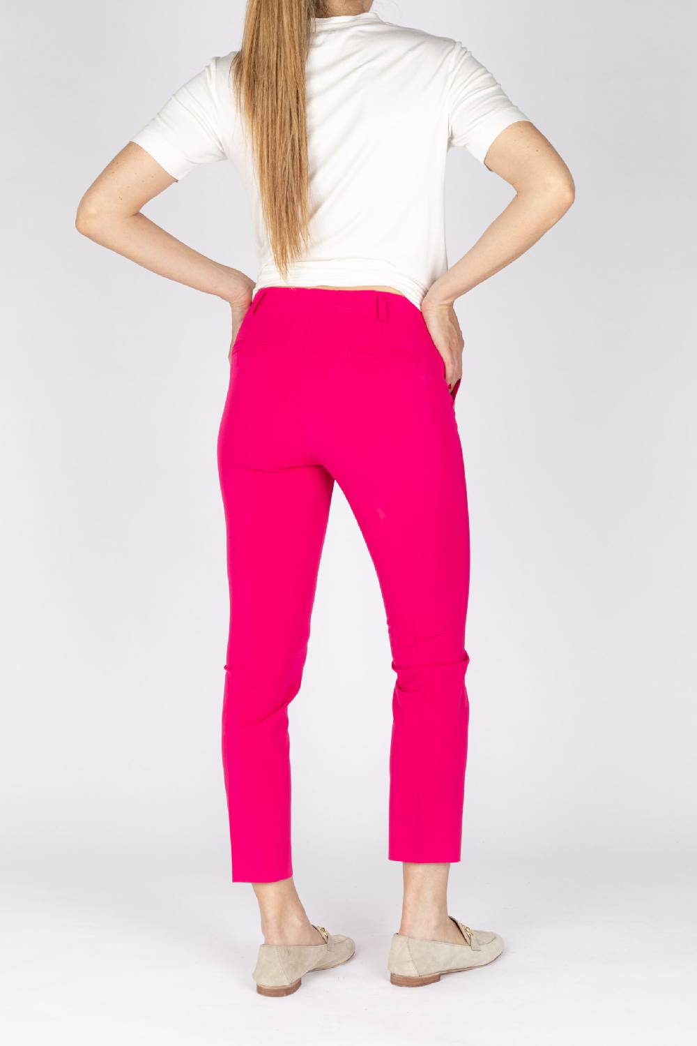 L.Pucci Pantaloni modello gamba stretta tessuto tecnico stretch colore fucsia Italia