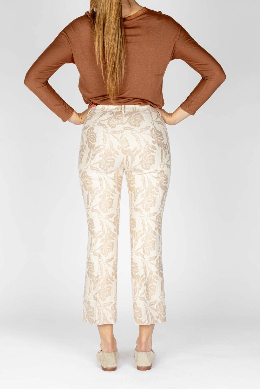 L.Pucci Pantaloni disegno fiore colore beige, linea zampetta tessuto jacquard lurex Spedizione Gratuita