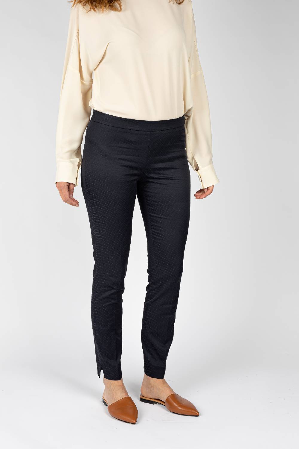 L.Pucci Pantaloni effetto punto spillo colore blu, linea a sigaretta tessuto jacquard Promozione Limitata