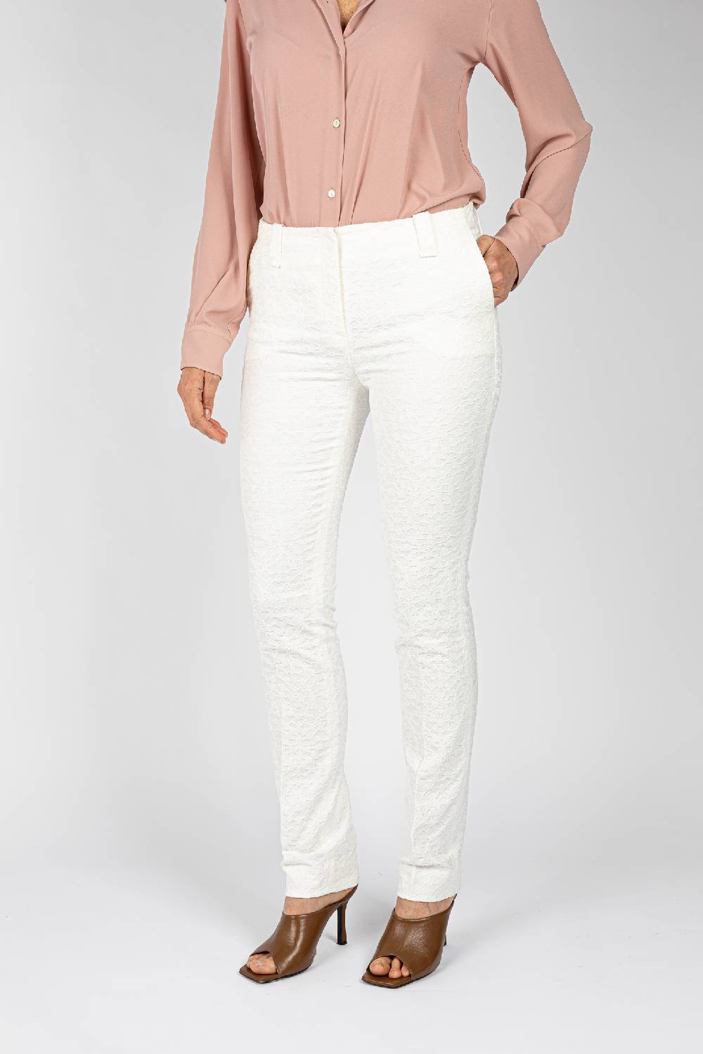L.Pucci Pantaloni tessuto jacquard colore bianco, gamba regolare Sottocosto