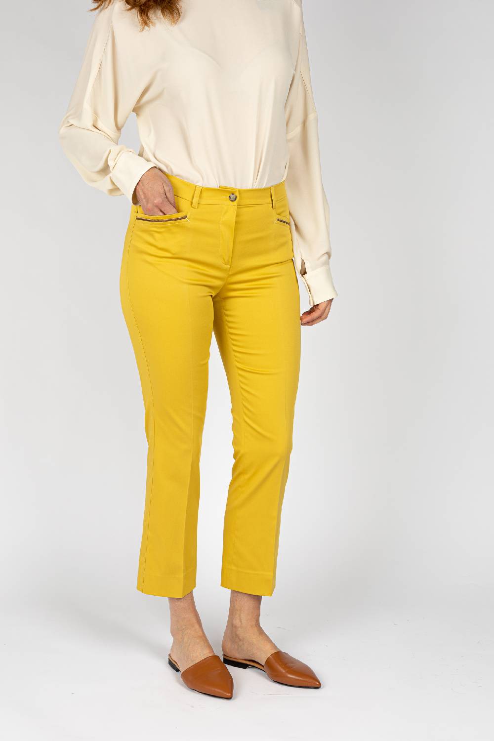 L.Pucci Pantaloni gamba corta fondo leggermente svasato, colore lime Presa