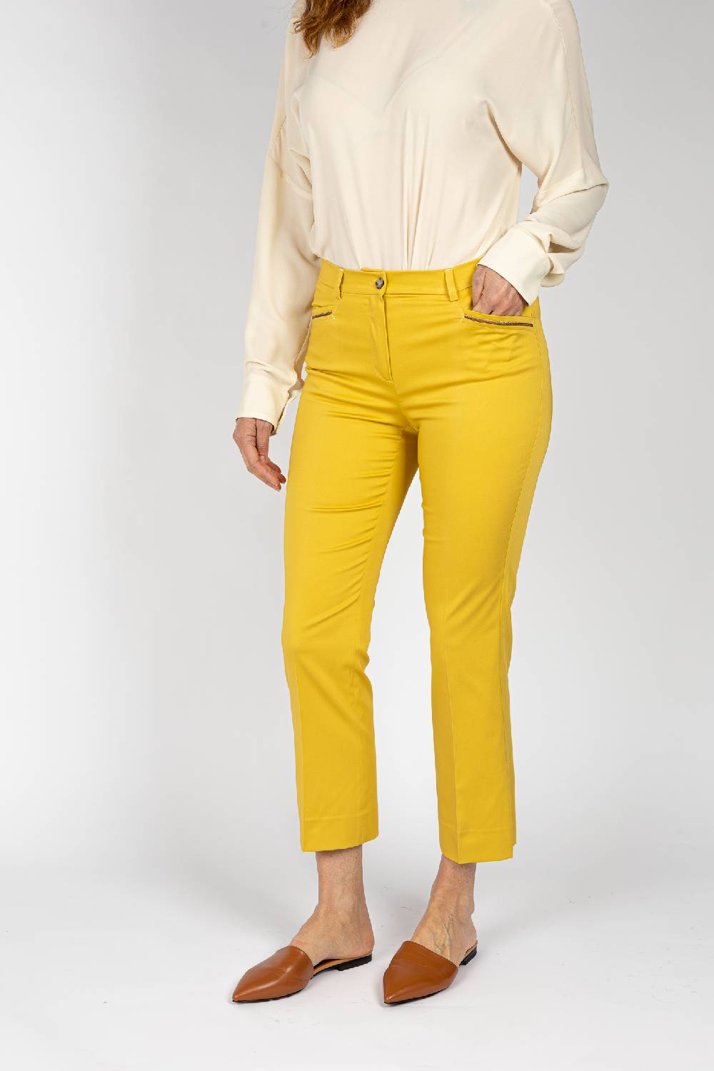 L.Pucci Pantaloni gamba corta fondo leggermente svasato, colore lime Presa