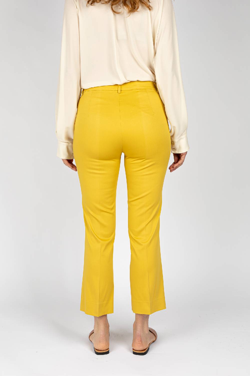 L.Pucci Pantaloni gamba corta fondo leggermente svasato, colore lime Presa