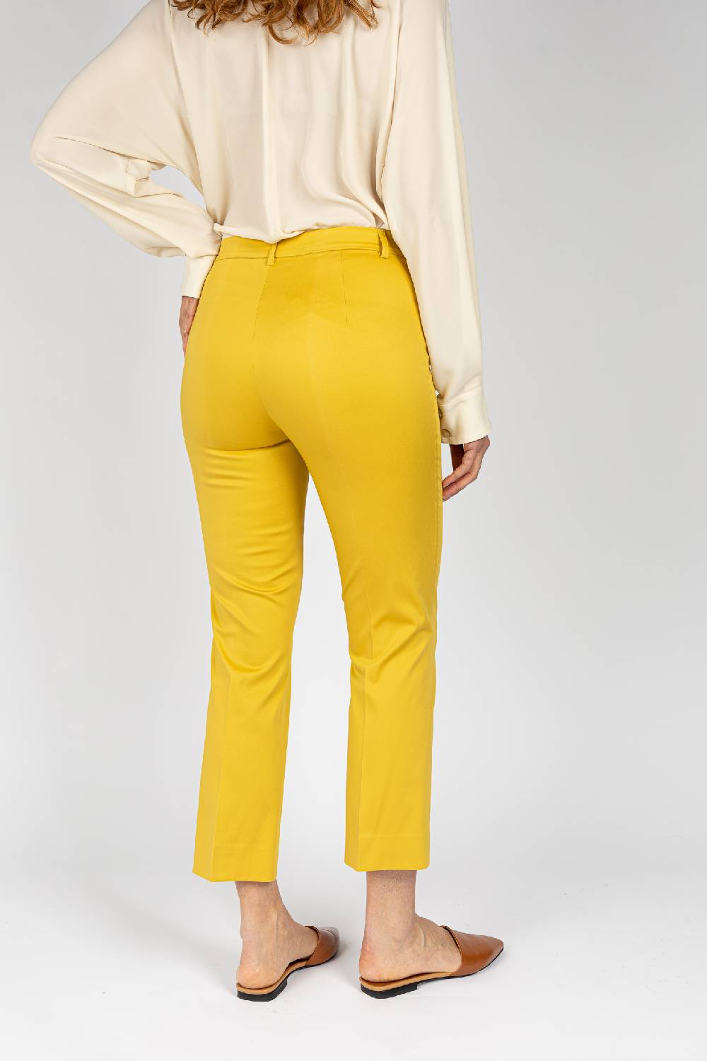 L.Pucci Pantaloni gamba corta fondo leggermente svasato, colore lime Presa