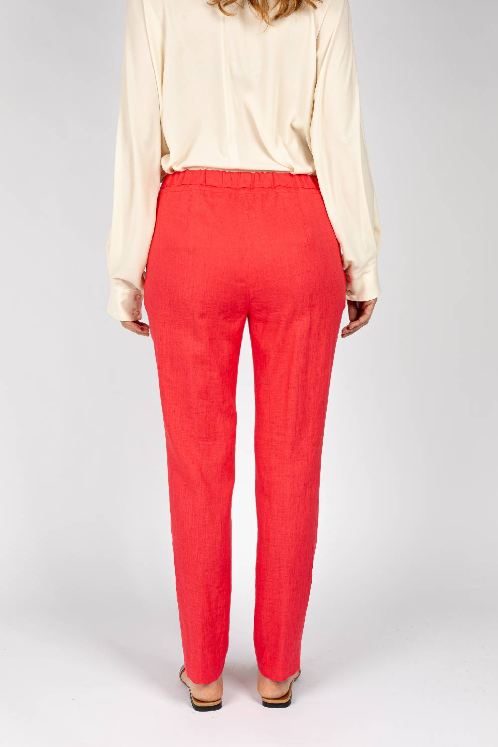 L.Pucci Pantaloni colore corallo, linea morbida Sconto