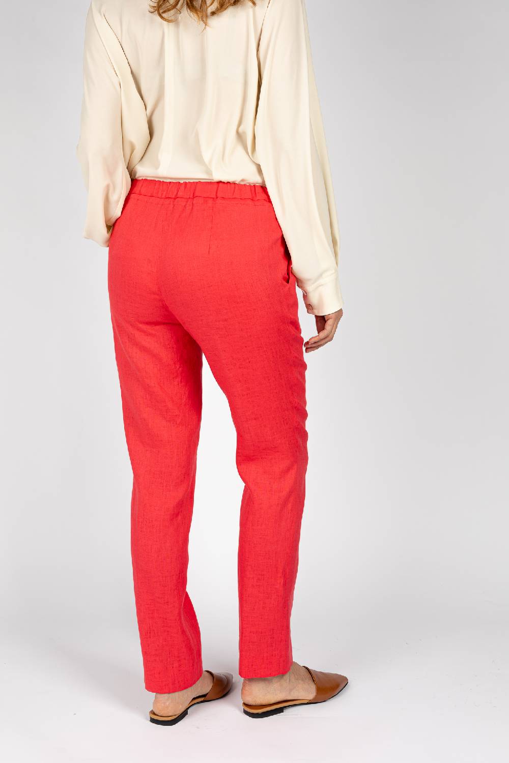 L.Pucci Pantaloni colore corallo, linea morbida Sconto