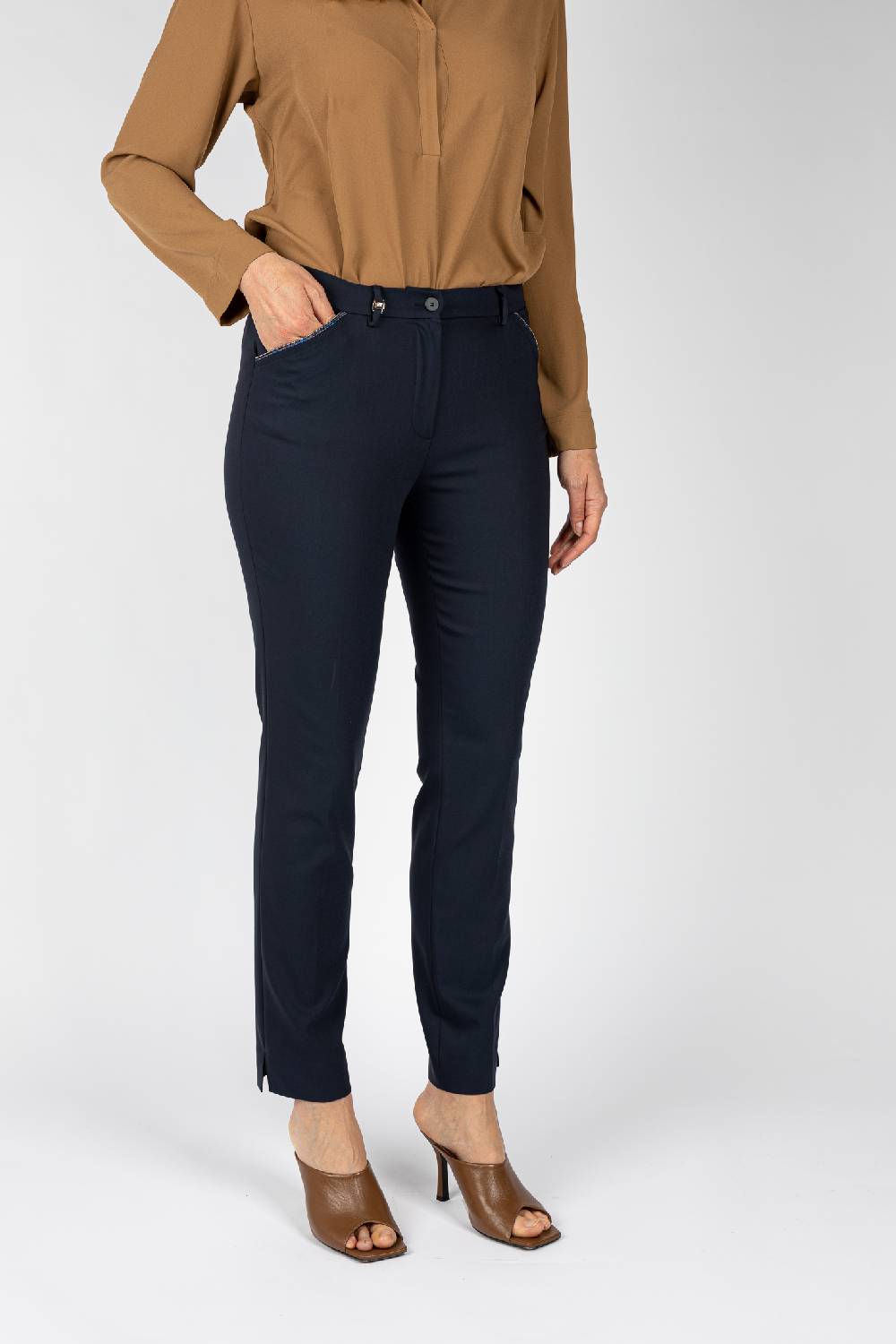 L.Pucci Pantaloni colore blu, linea a sigaretta Outlet