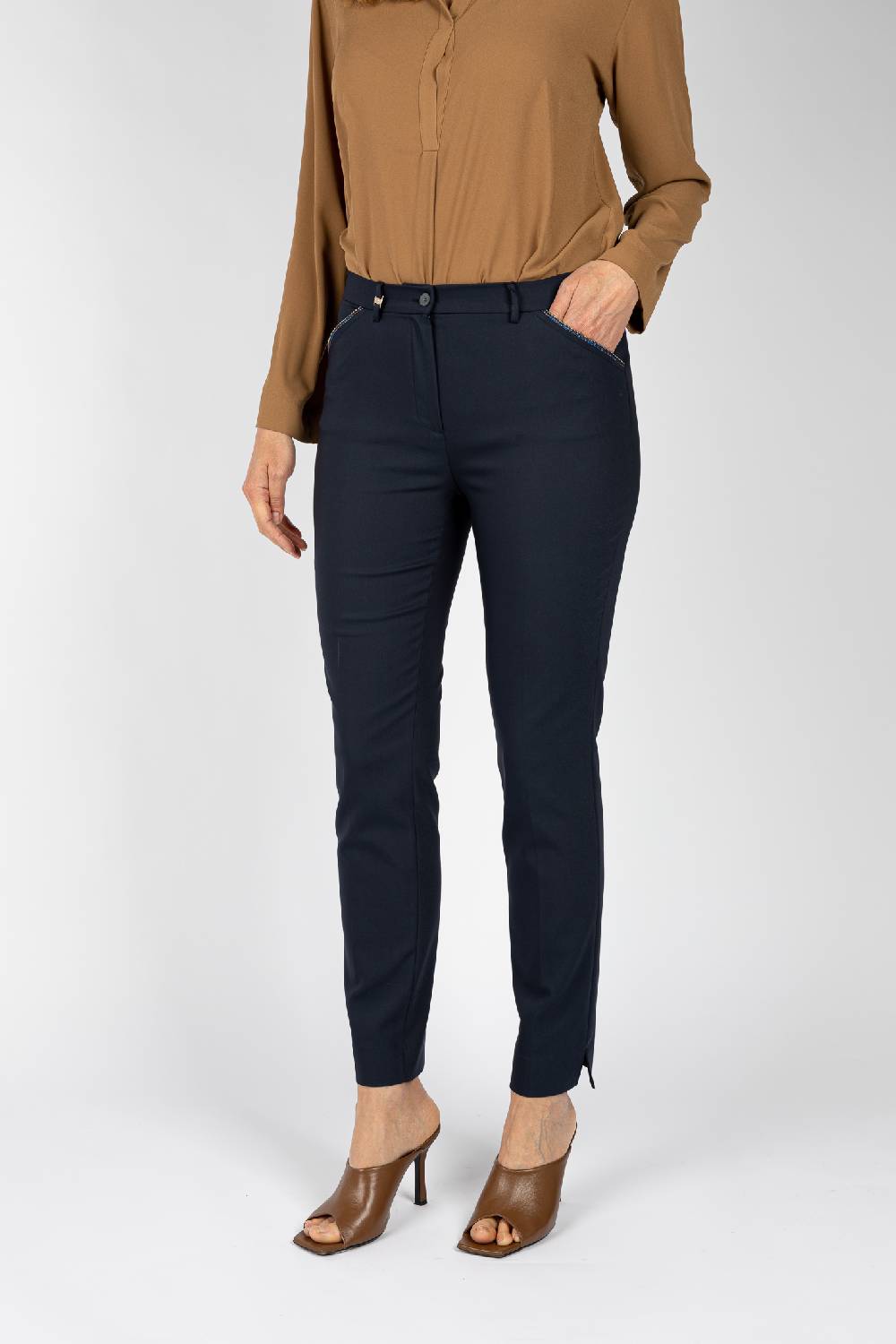 L.Pucci Pantaloni colore blu, linea a sigaretta Outlet