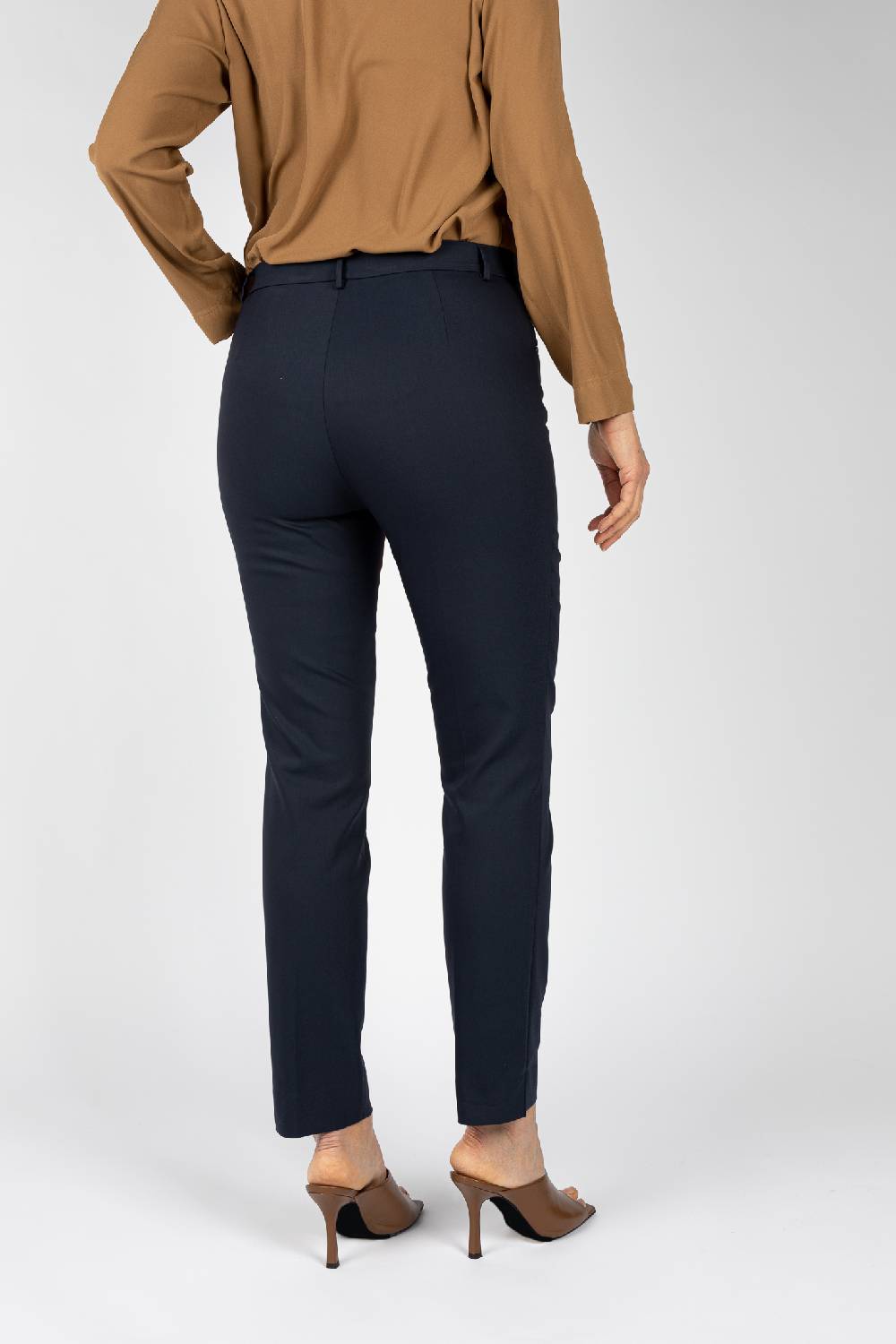 L.Pucci Pantaloni colore blu, linea a sigaretta Outlet