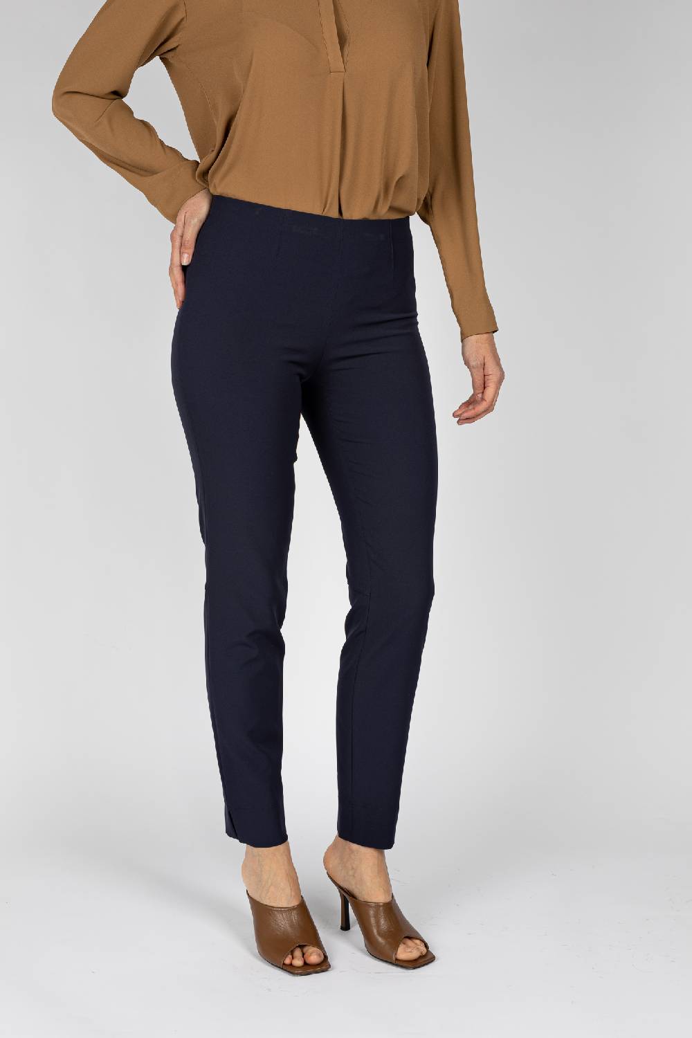 L.Pucci Pantaloni linea a sigaretta colore blu Vendita Economica