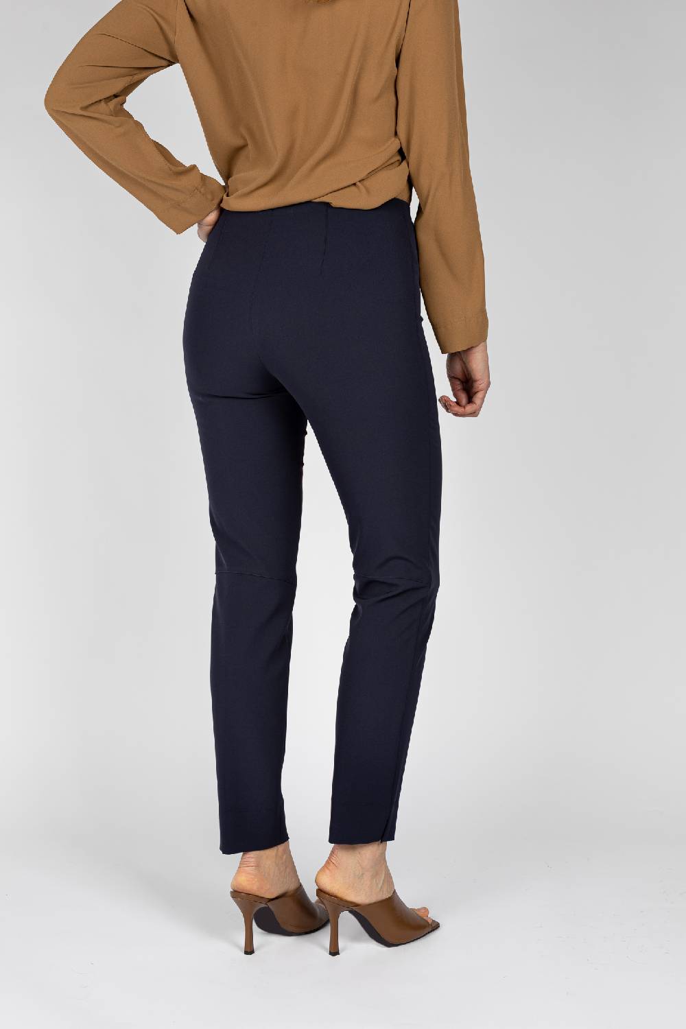 L.Pucci Pantaloni linea a sigaretta colore blu Vendita Economica