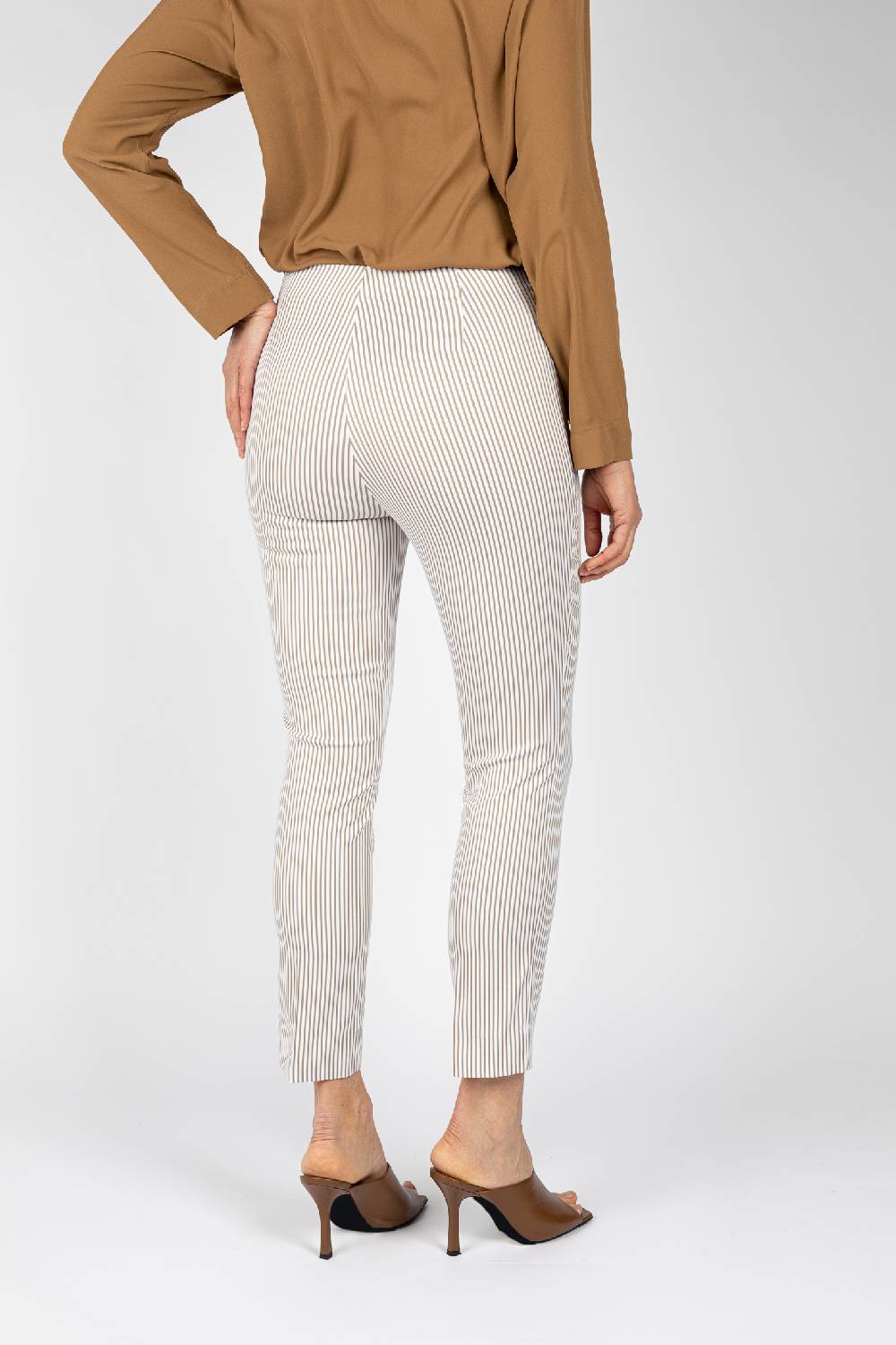L.Pucci Pantaloni a riga colore beige da donna linea stretta Nuova