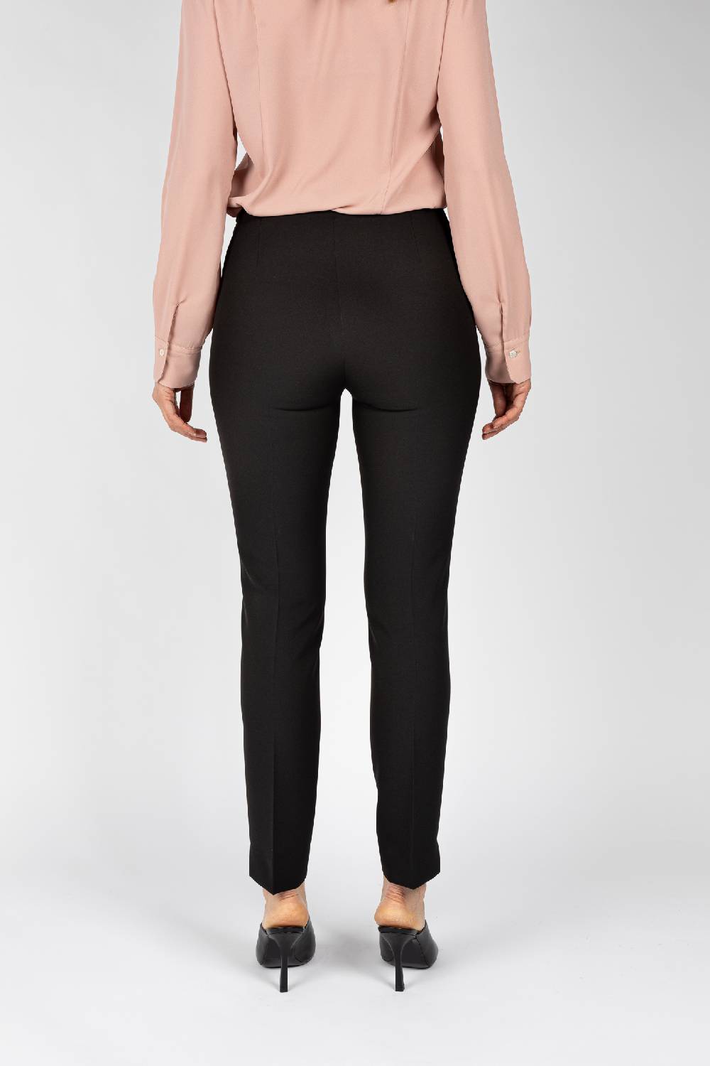 L.Pucci Pantaloni colore nero linea a gamba stretta da donna Italy