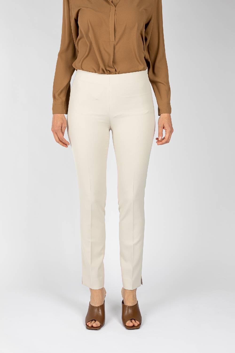 L.Pucci Pantaloni colore ghiaccio linea stretta da donna