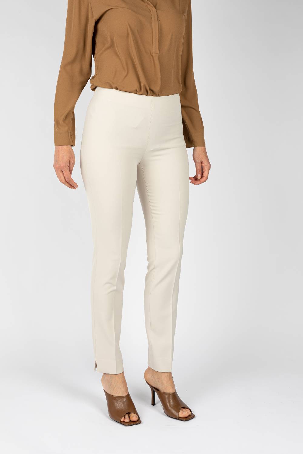 L.Pucci Pantaloni colore ghiaccio linea stretta da donna Italia