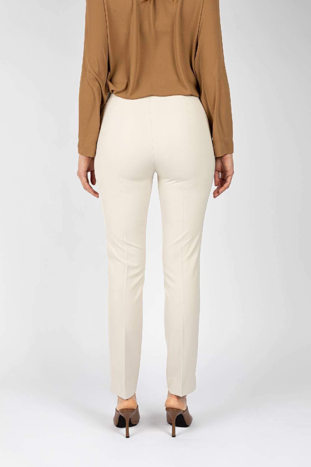 L.Pucci Pantaloni colore ghiaccio linea stretta da donna Italia