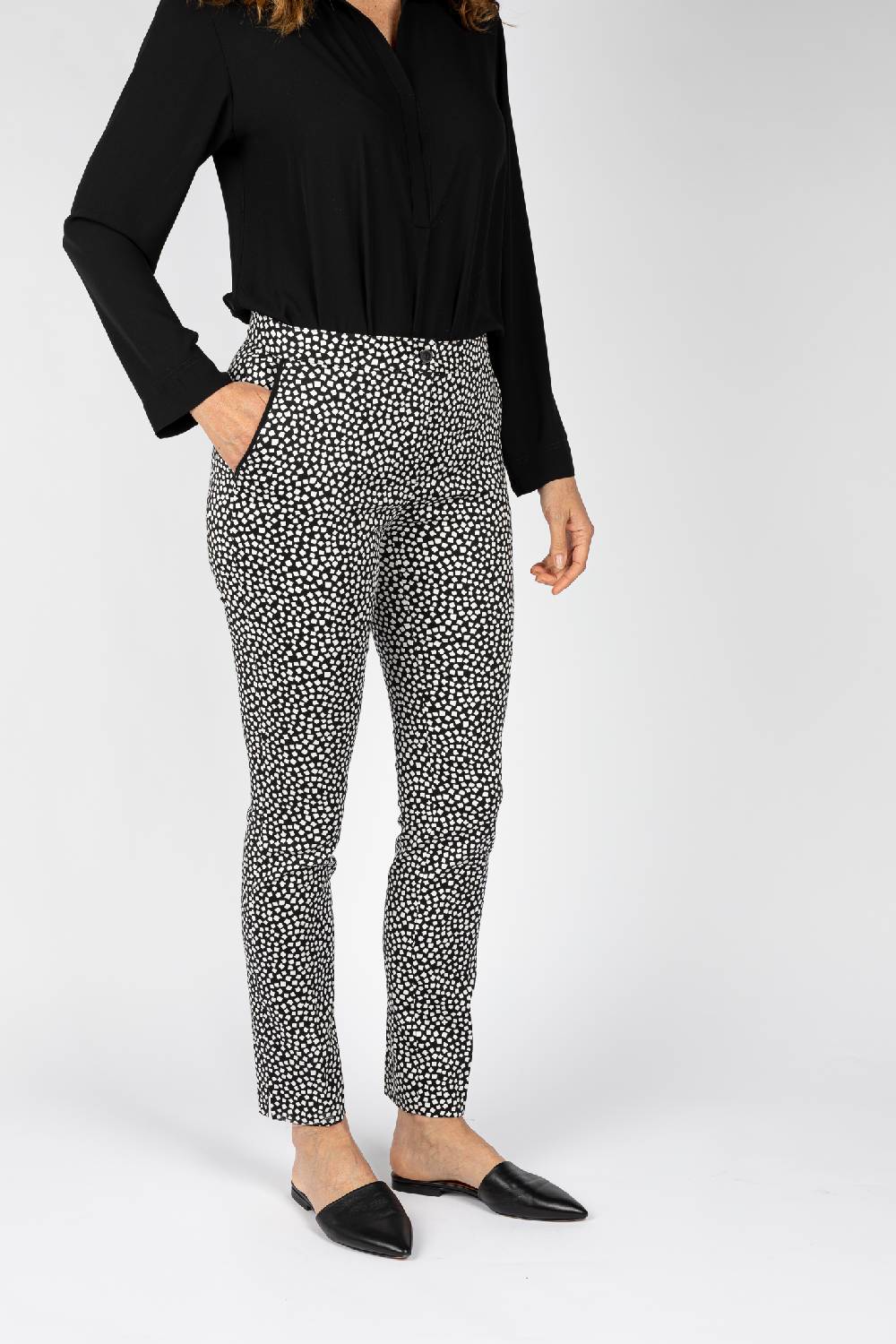 L.Pucci Pantaloni da donna nero linea dritta spacchetti al fondo In Linea