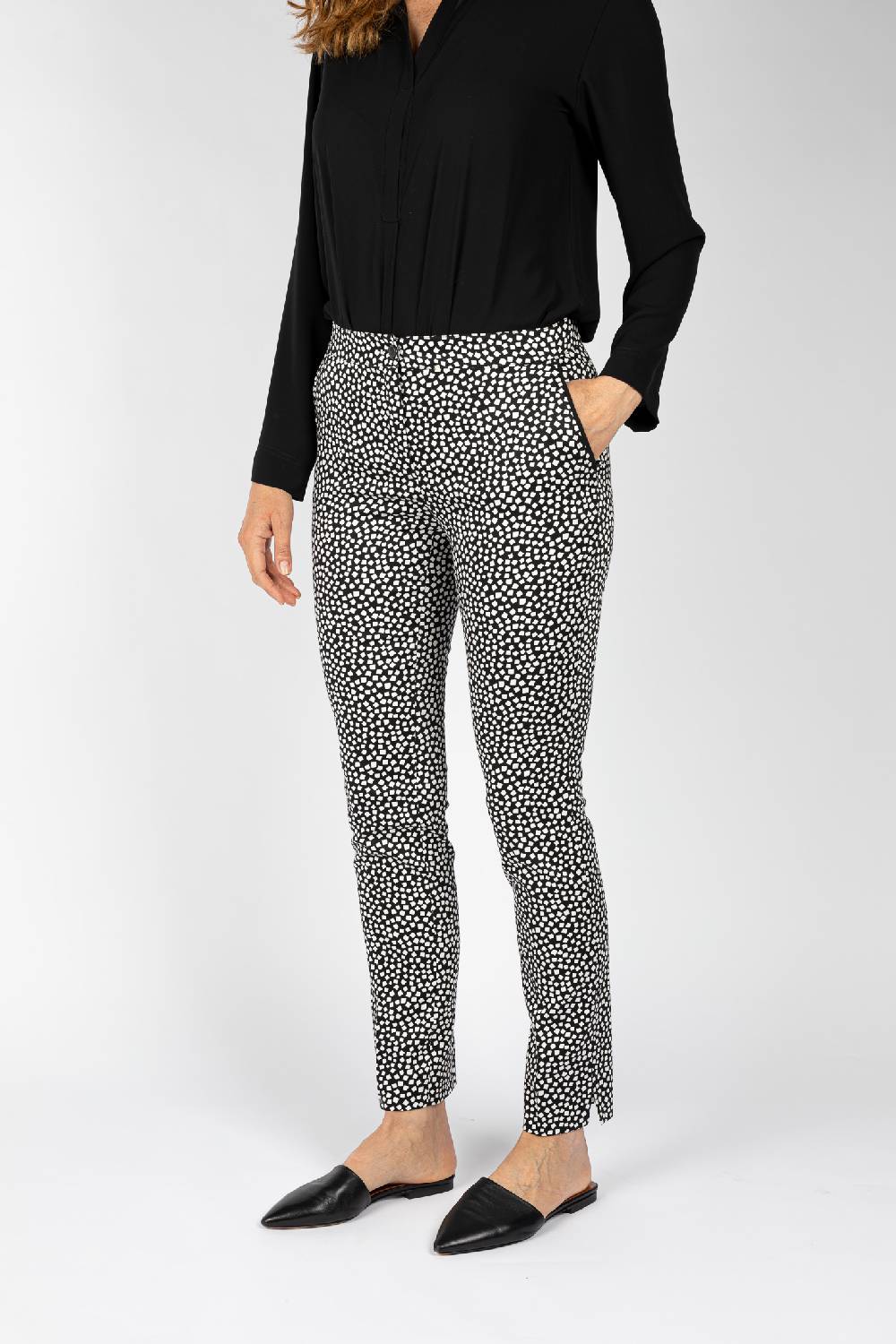 L.Pucci Pantaloni da donna nero linea dritta spacchetti al fondo In Linea