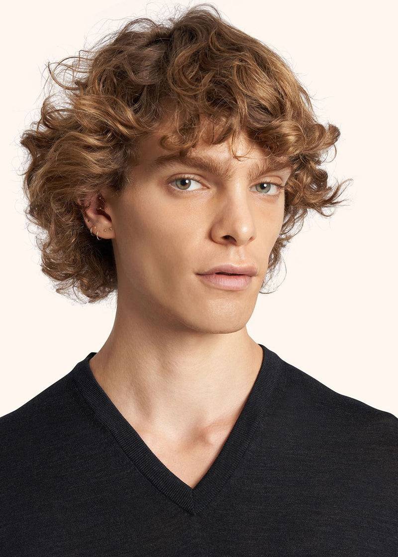 Kiton MAGLIA SCOLLO V LANA UK8651015 Soddisfazione Garantita