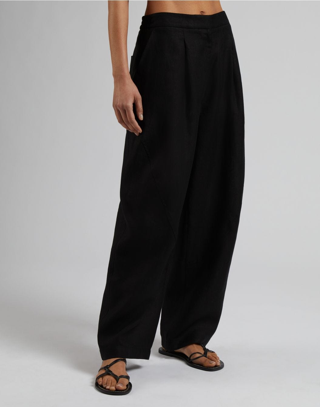 Lardini Pantalone ampio a vita bassa in tela di lino nero Offerte