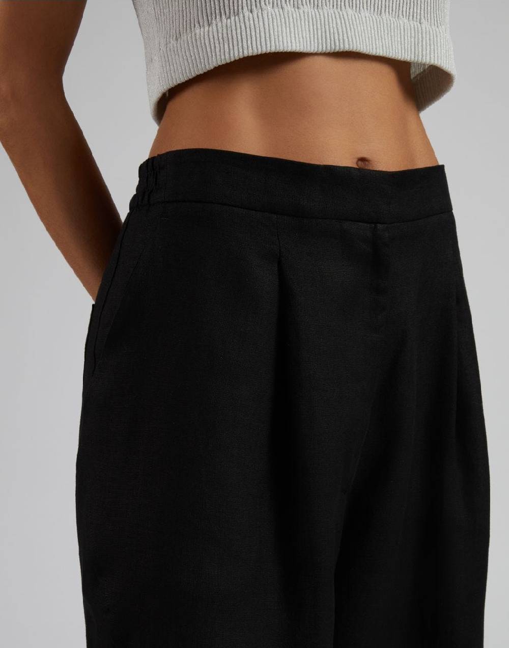 Lardini Pantalone ampio a vita bassa in tela di lino nero Offerte