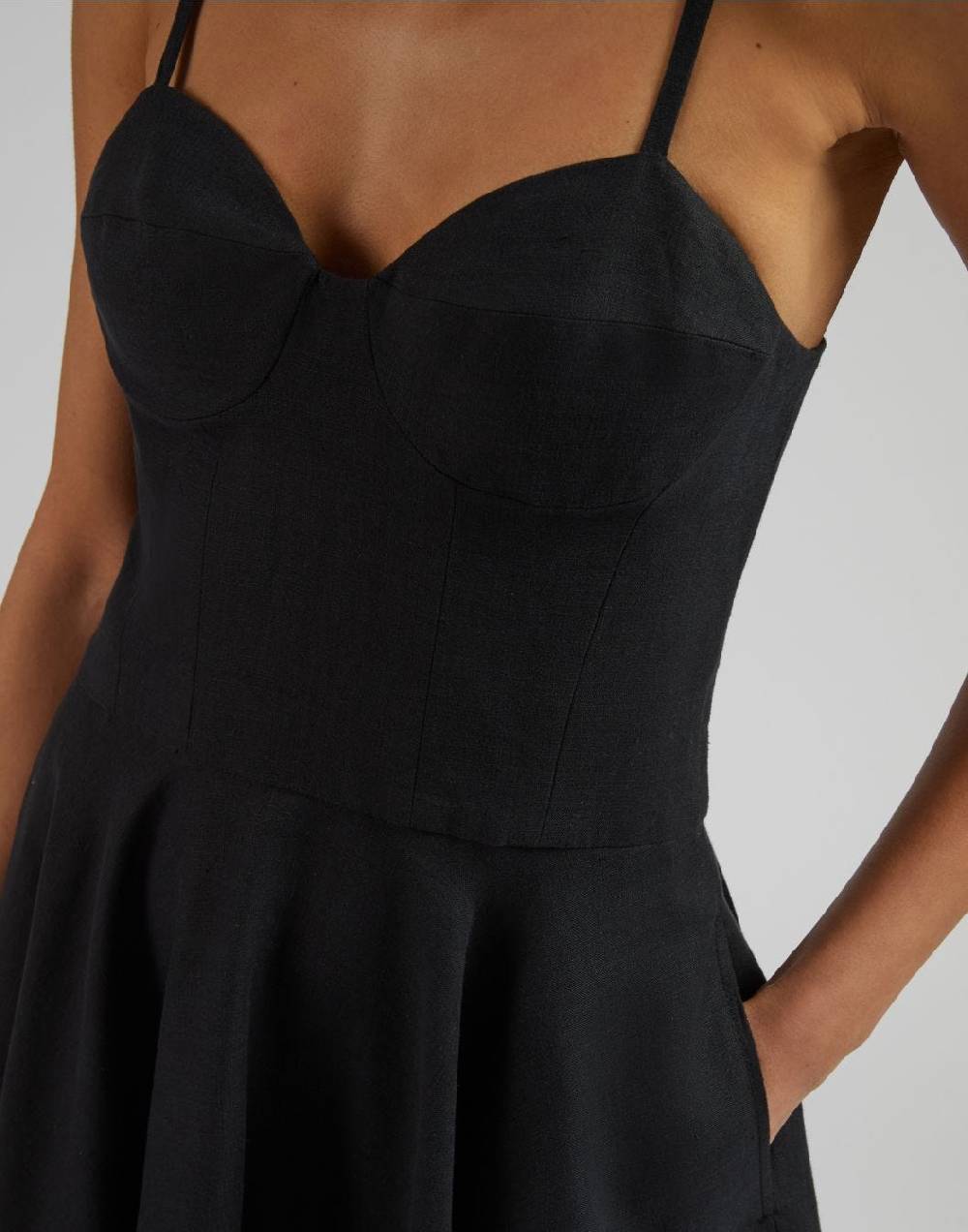 Lardini Vestito in tela di lino nero con gonna midi a ruota Negozi Online