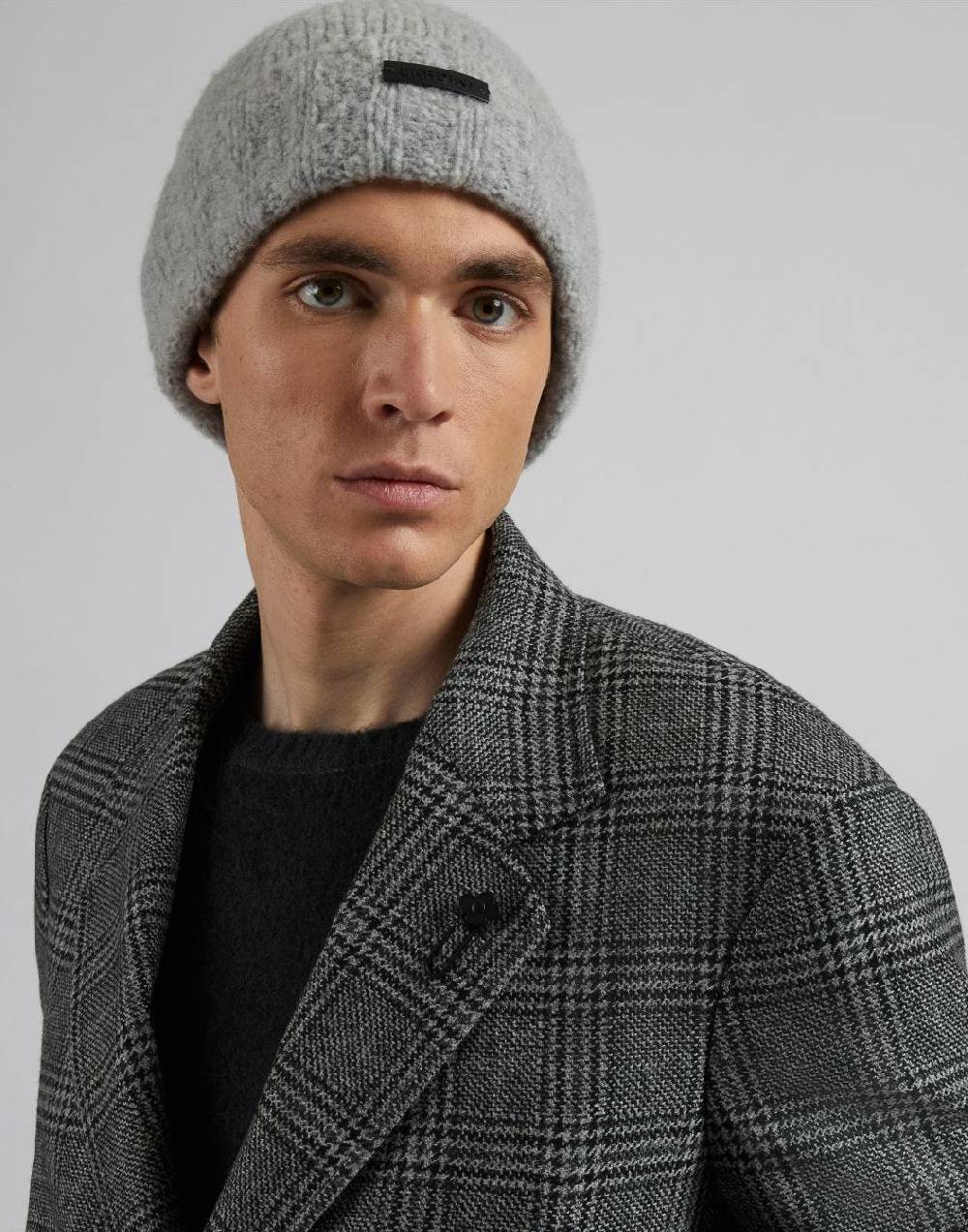 Lardini Berretto grigio in filato di lana, cashmere e nylon Acquista Ora