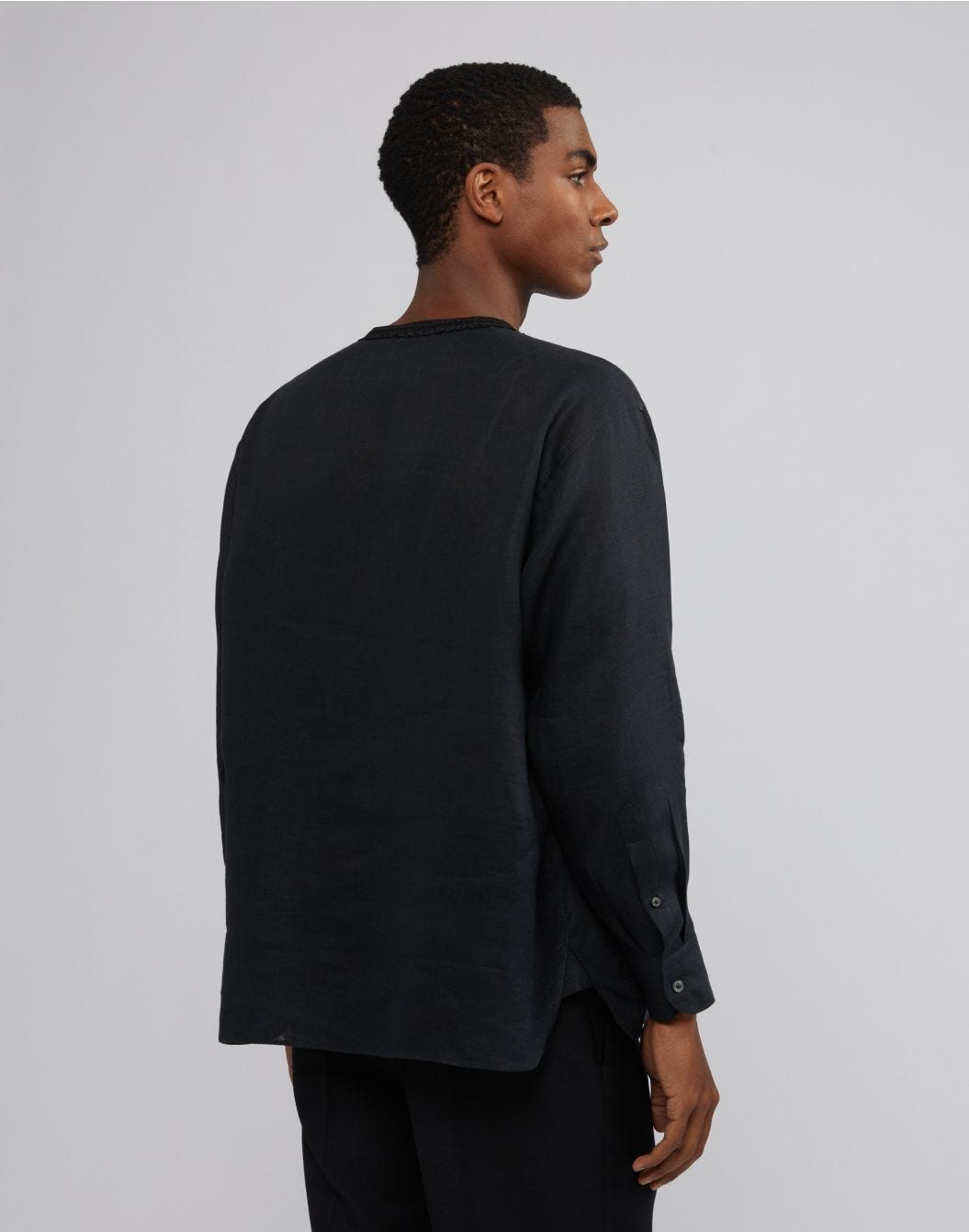 Lardini Camicia in tela di lino nera senza collo Vendita