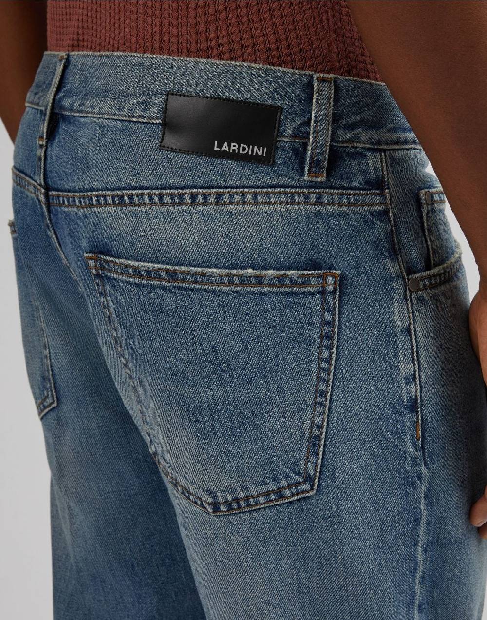 Lardini Jeans carrot in denim di cotone Nuovo