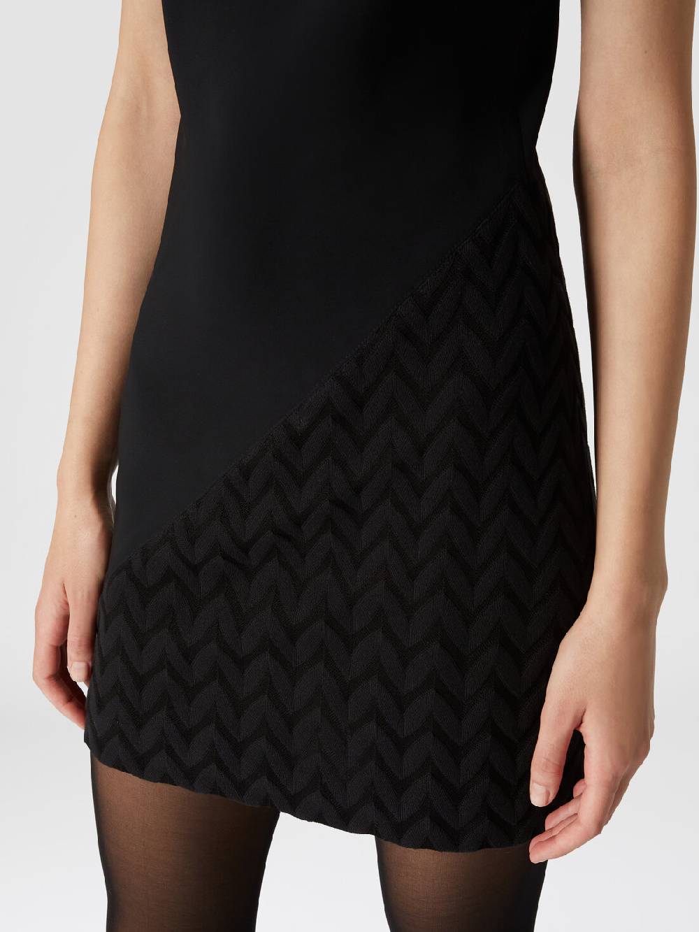 Missoni Mini-abito senza maniche in viscosa con dettaglio chevron Offerte